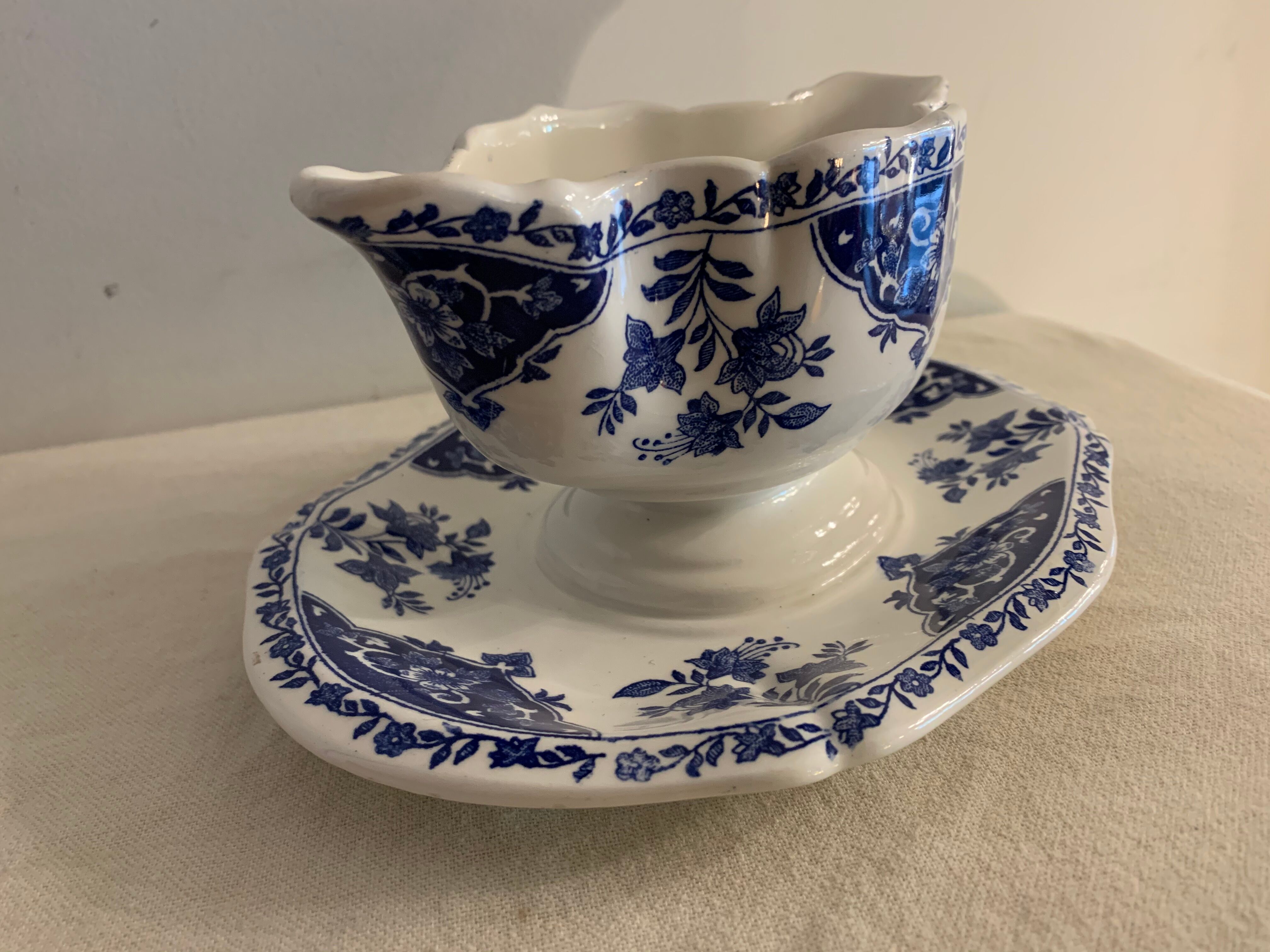 Saucière en faïence bleue et blanche Gien 1960