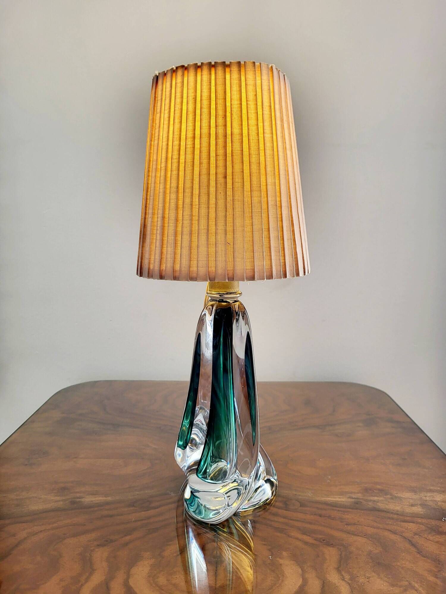 Lampe en cristal Val Saint Lambert à pied tourné, couleur verte, Belgique
