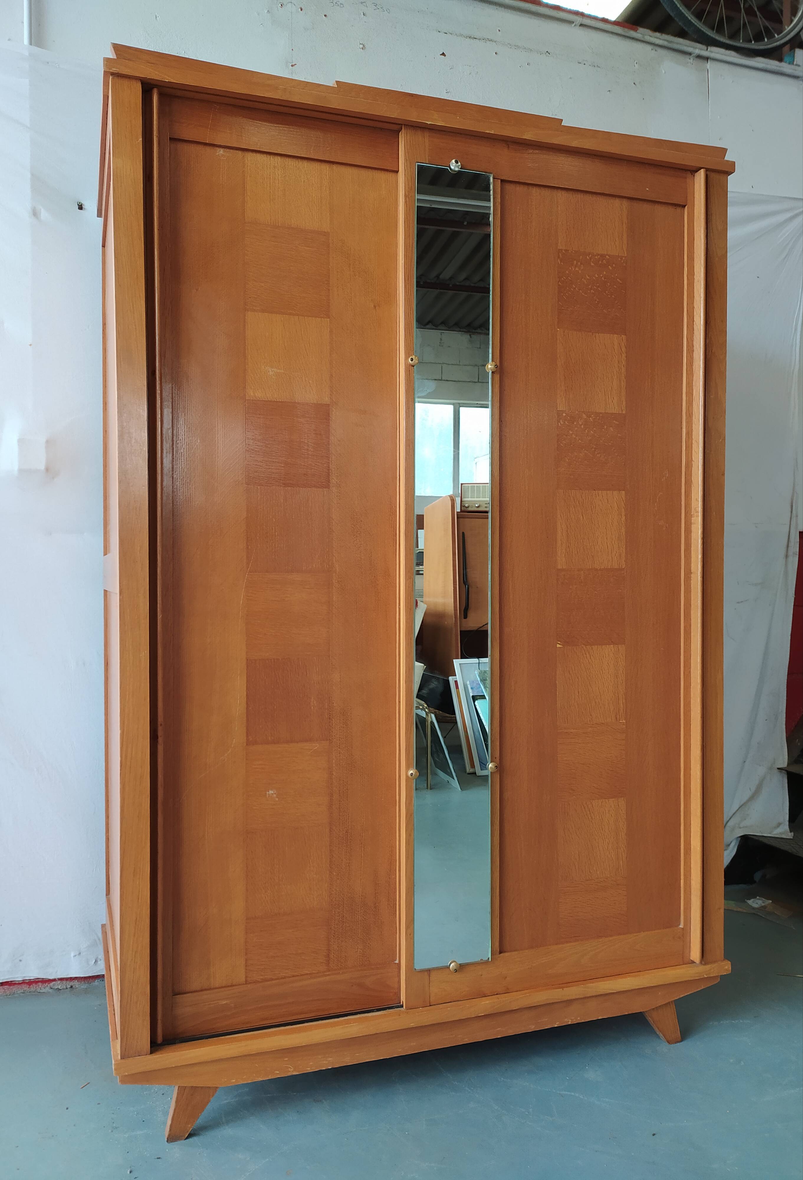 Wardrobe compass foot sliding doors