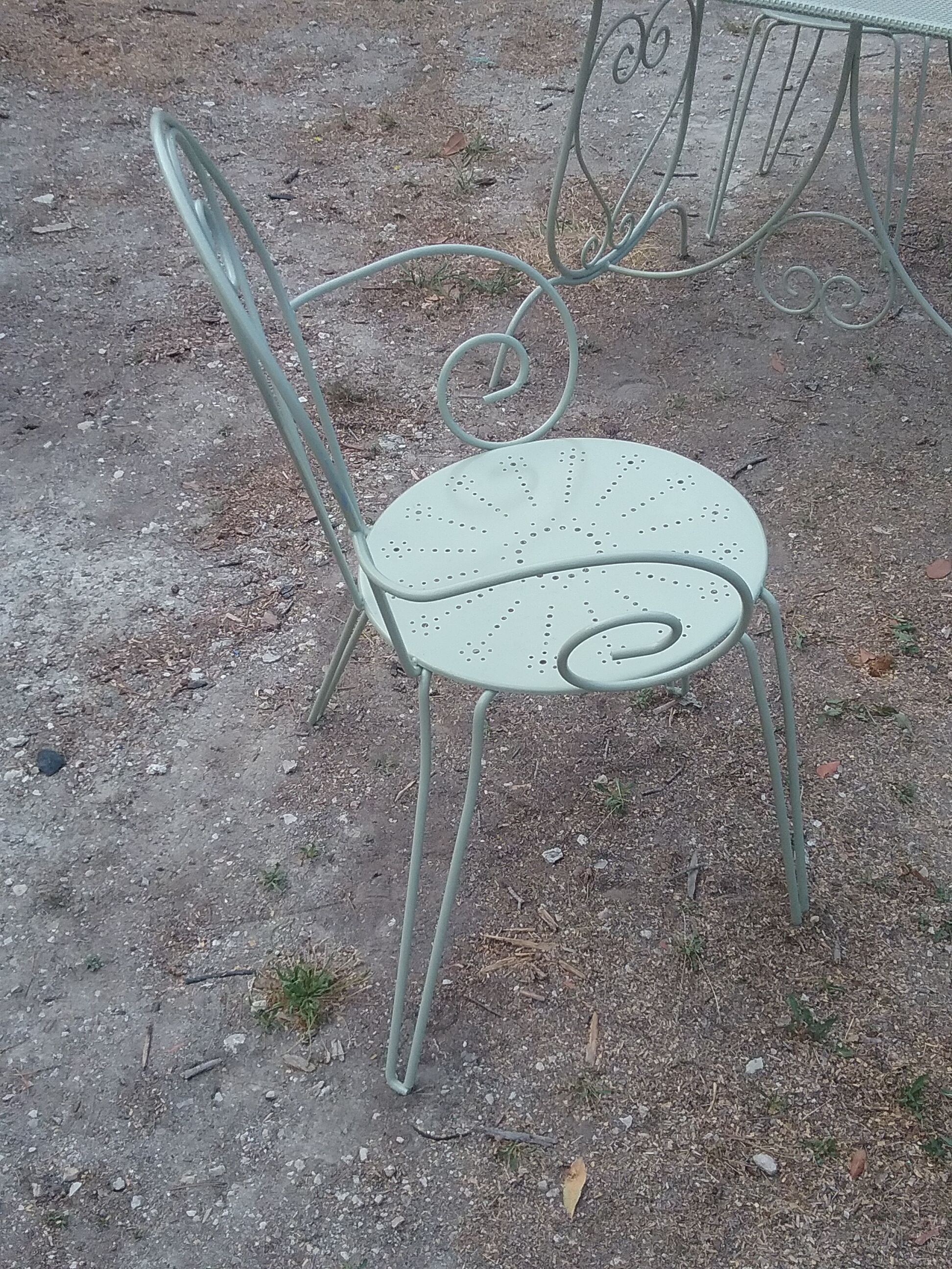 Salon de jardin en fer forgé vert