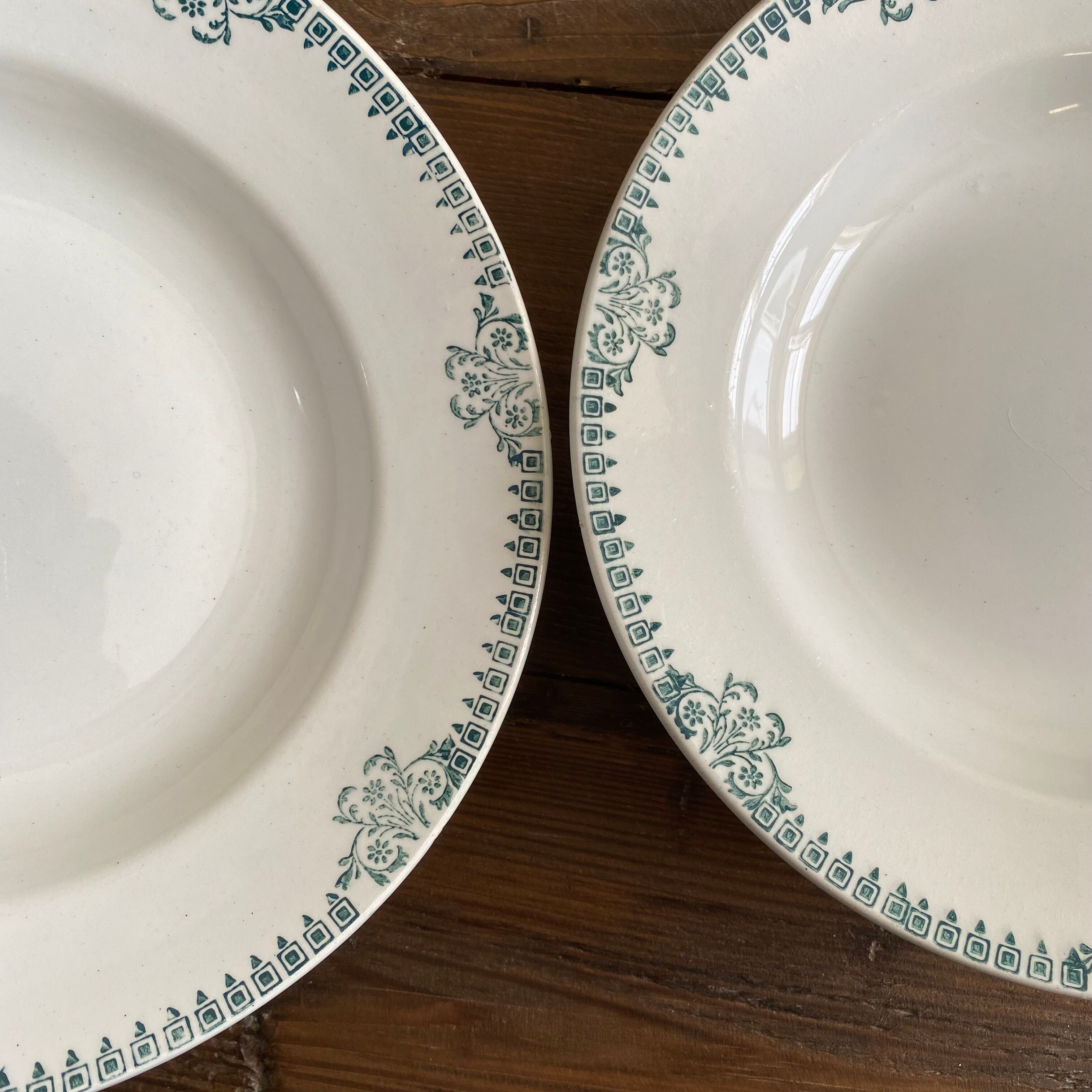 Service st Amand land of iron plates and dishes