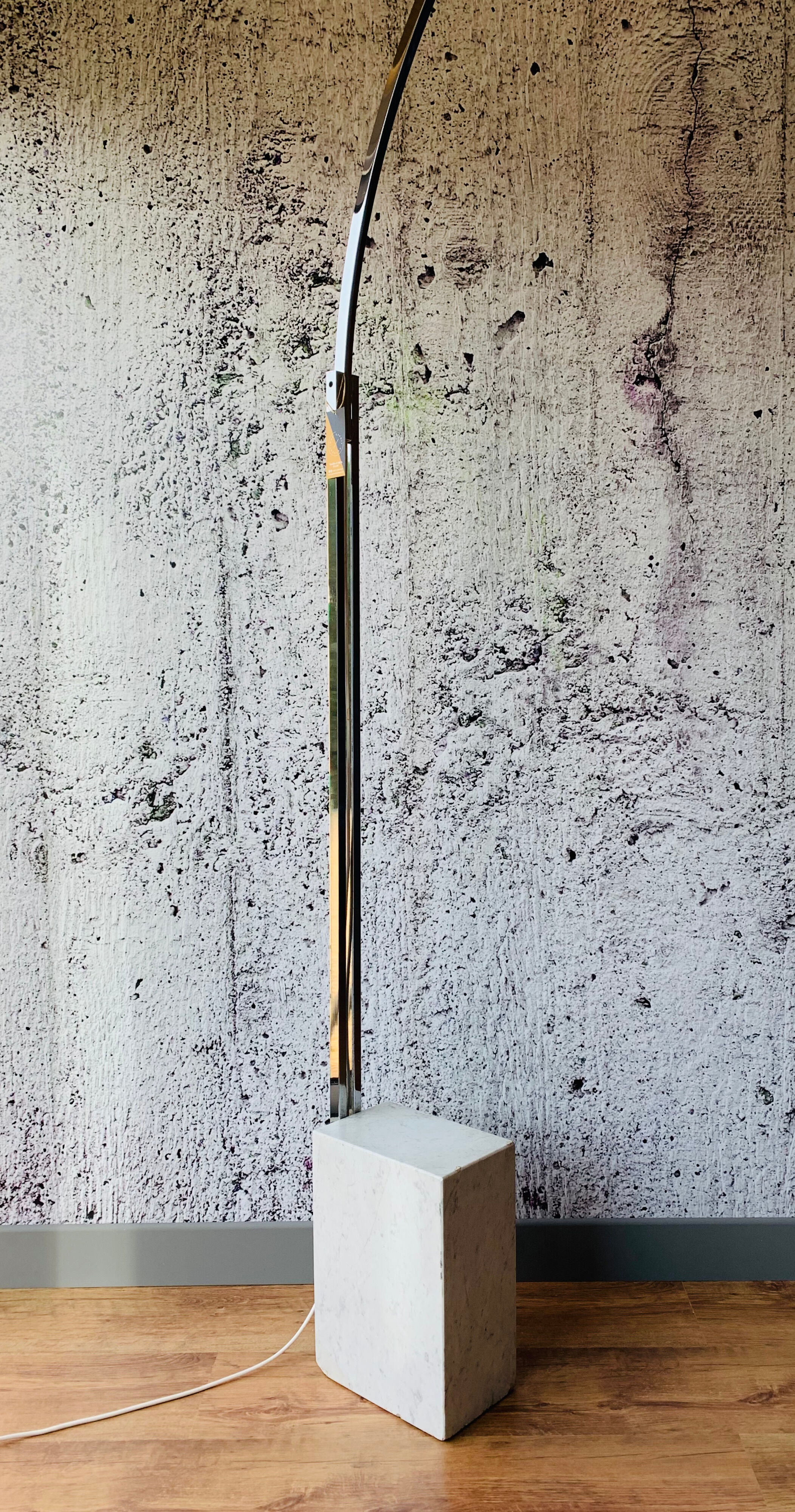 Marble foot lamppost Arc