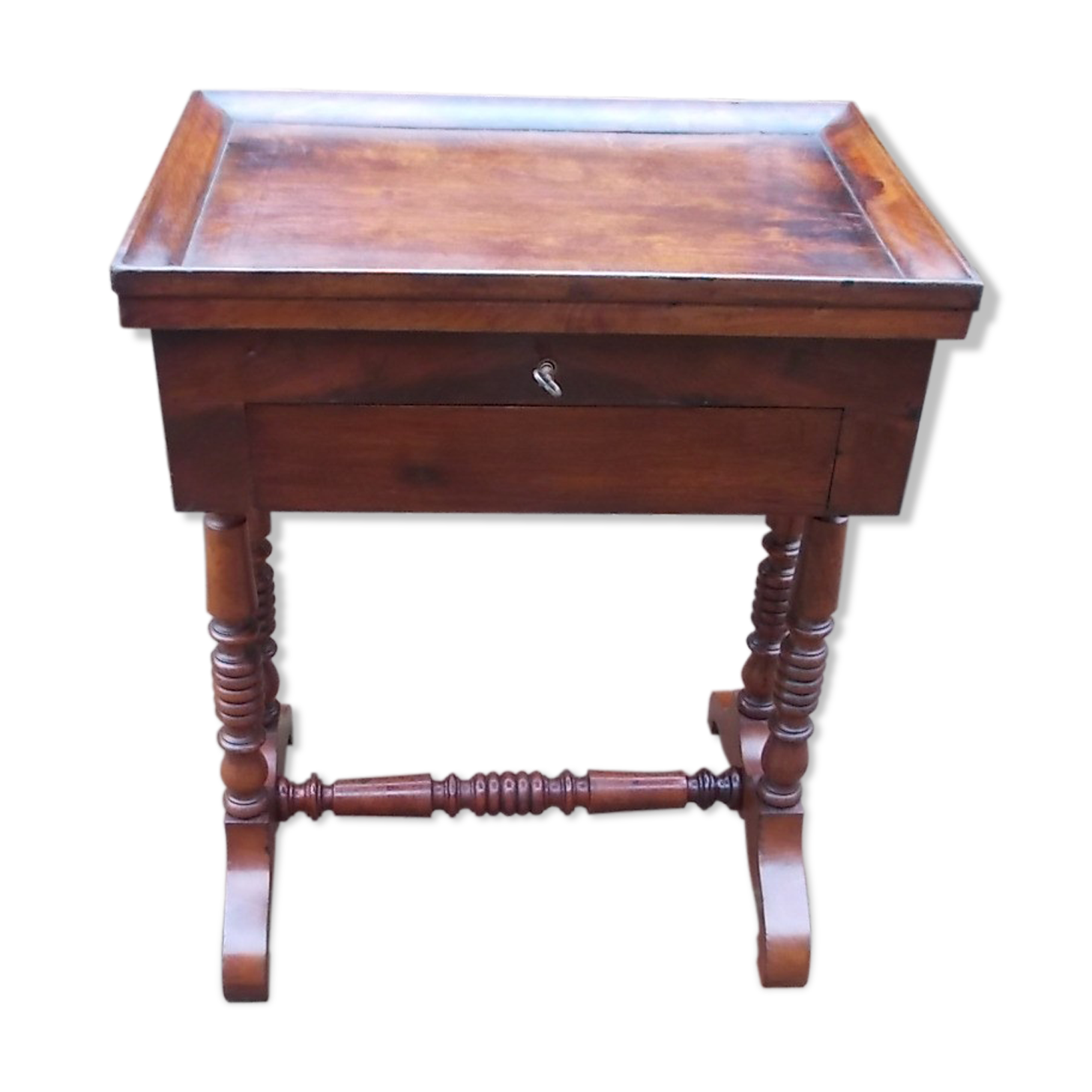 Worker side table / dressing table