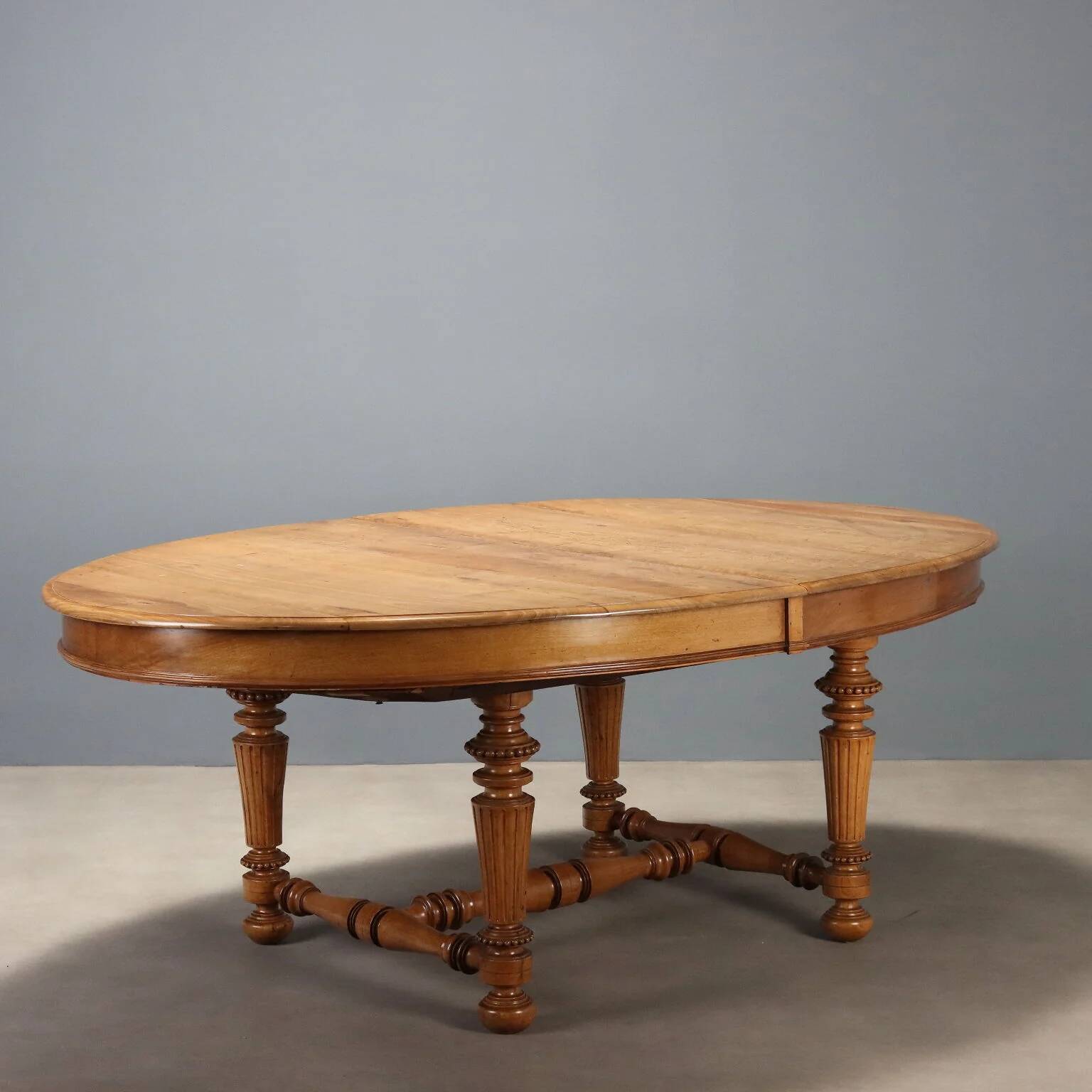 Table extensible en noyer - Italie XIXe siècle