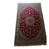 Red and ivory Persian-inspired rug 180 x 100 cm