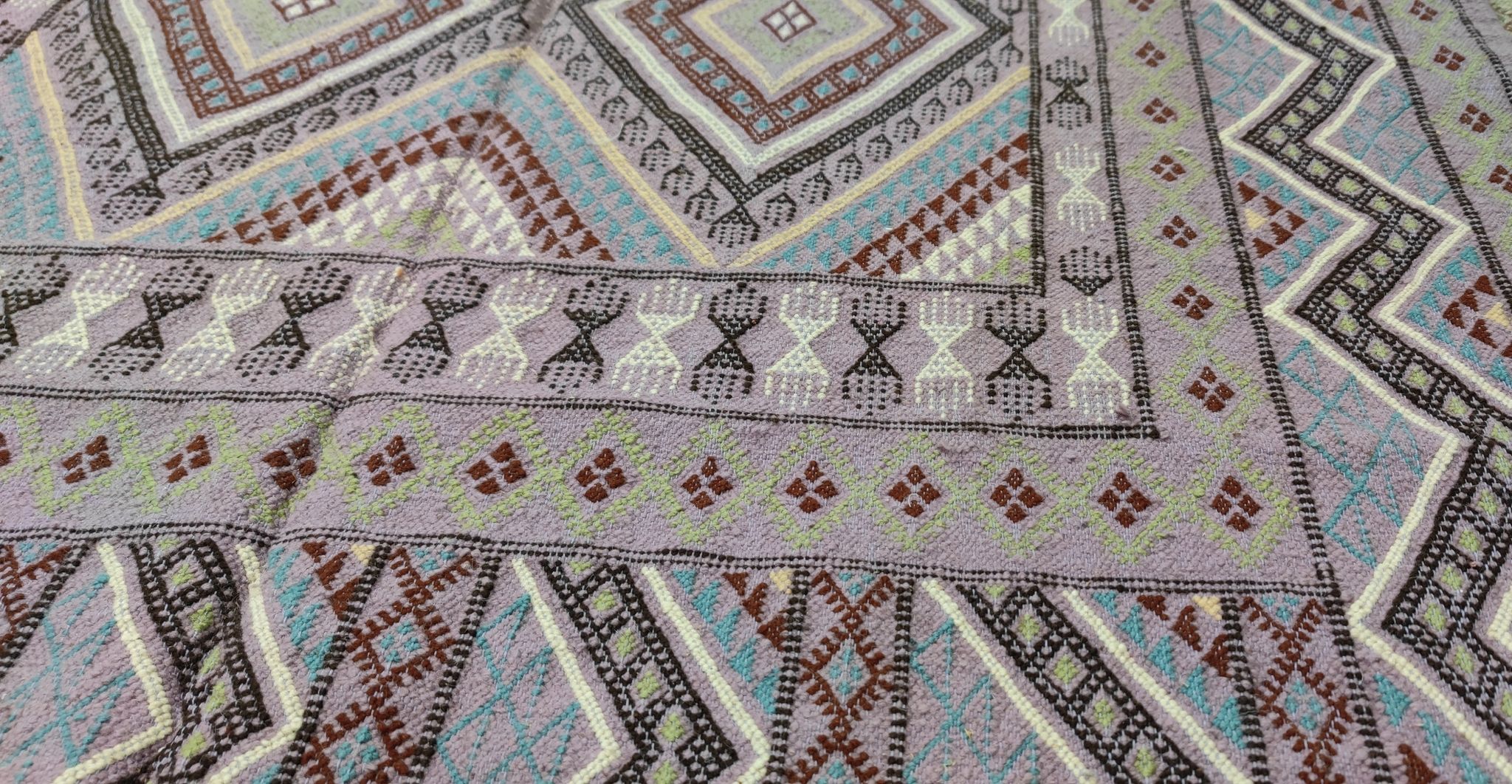 Tapis margoum fait main en laine naturelle