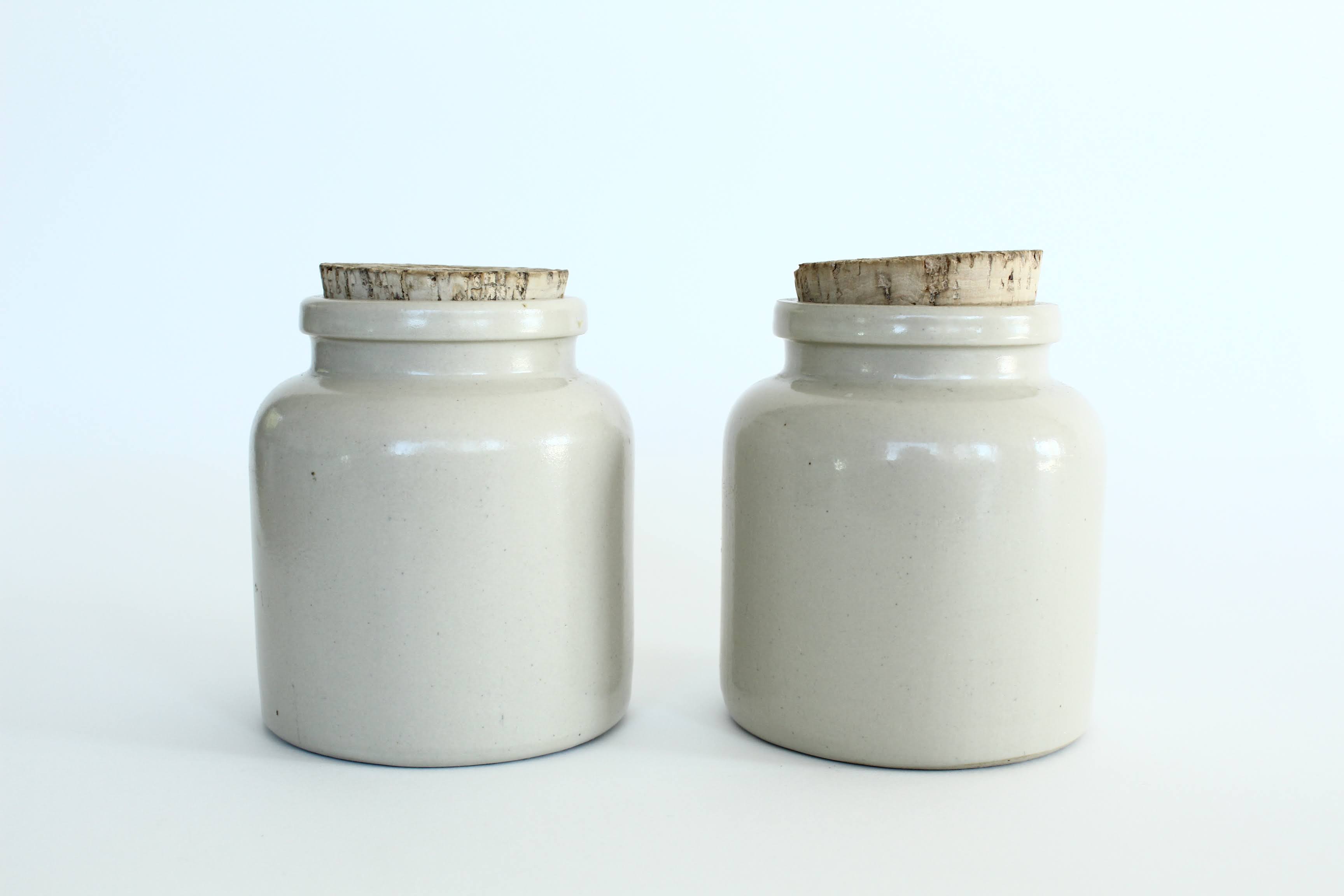 Lot de 2 pots à moutarde en grès