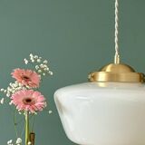 Suspension globe vintage en opaline blanche