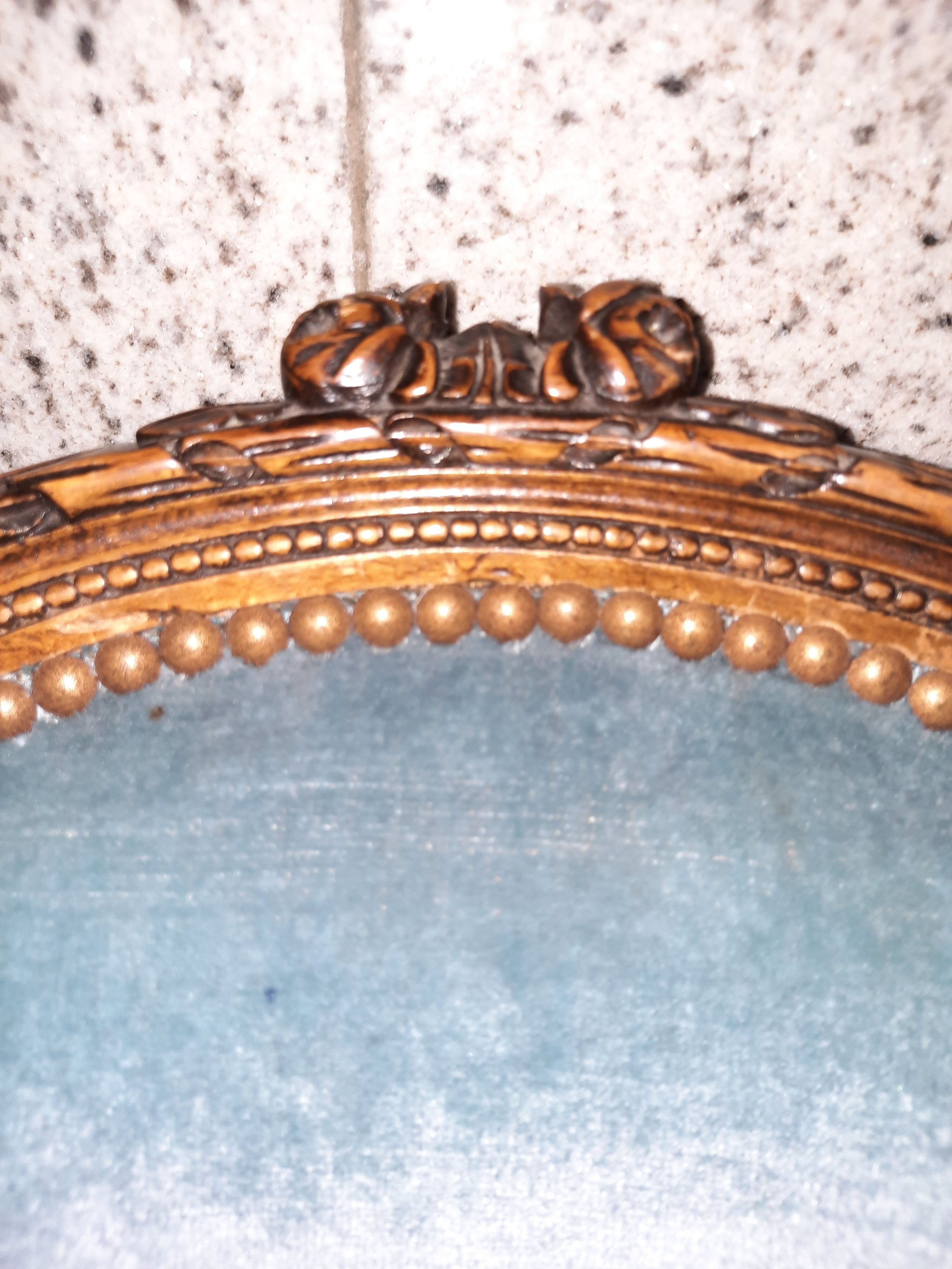 Paire de fauteuils medaillon de style Louis XVI