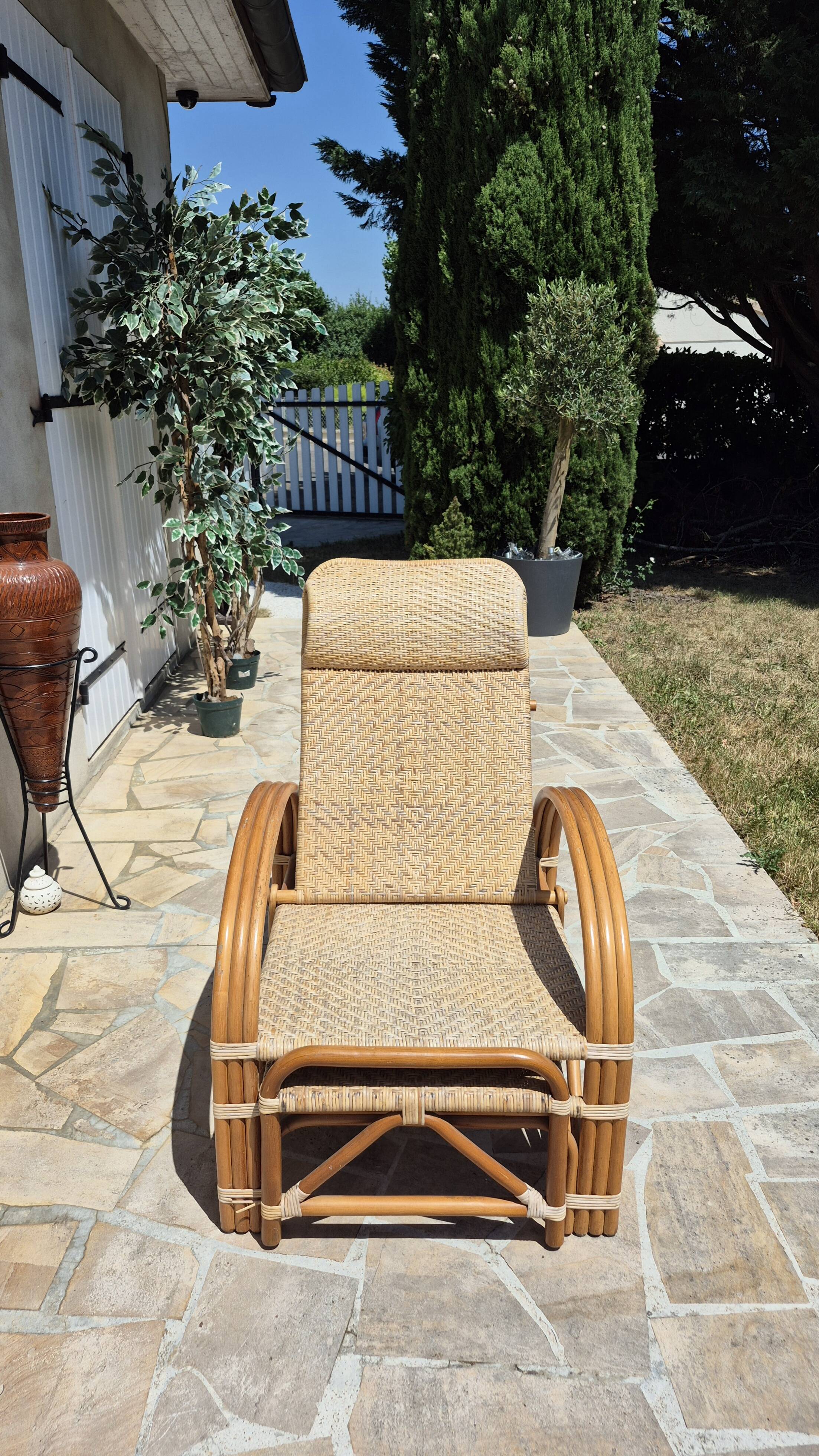 Vintage rattan and bamboo chaise longue, circa 1960s Italy.