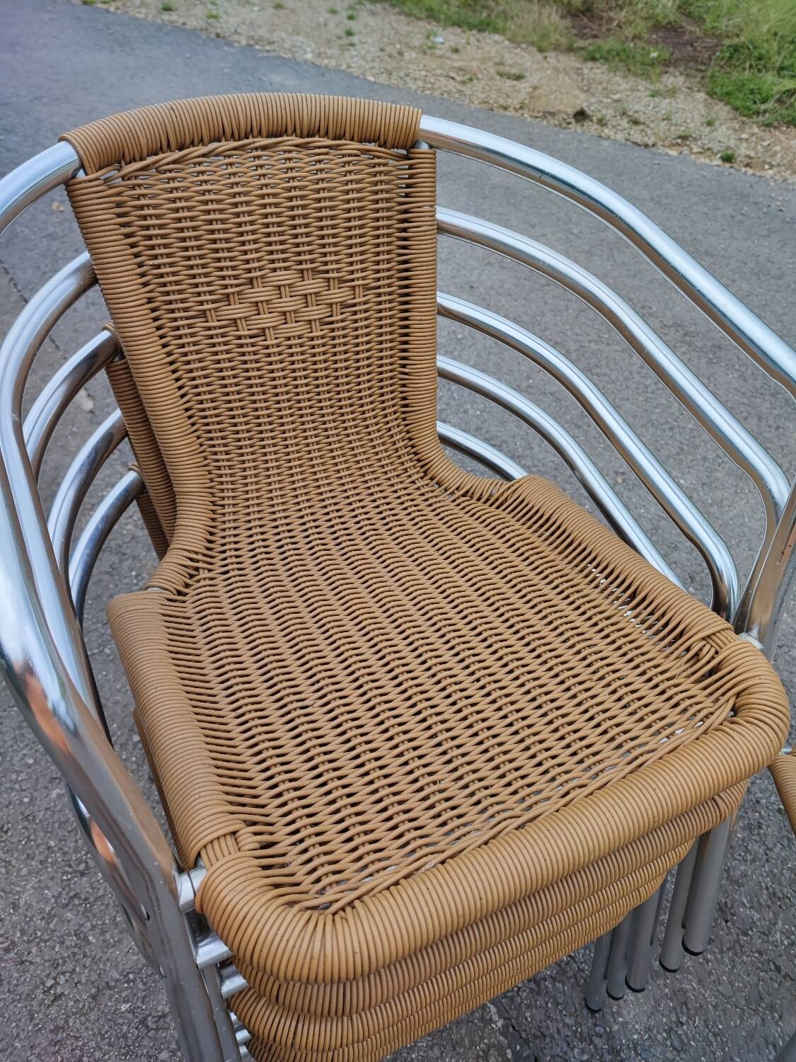 Scoubidou and aluminum chairs