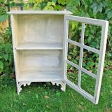 Small hanging cabinet or medicine cabinet