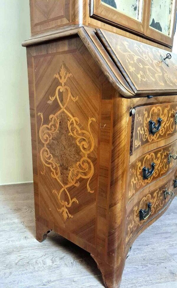 Secrétaire scriban Venitien de style Louis XV marqueté en noyer