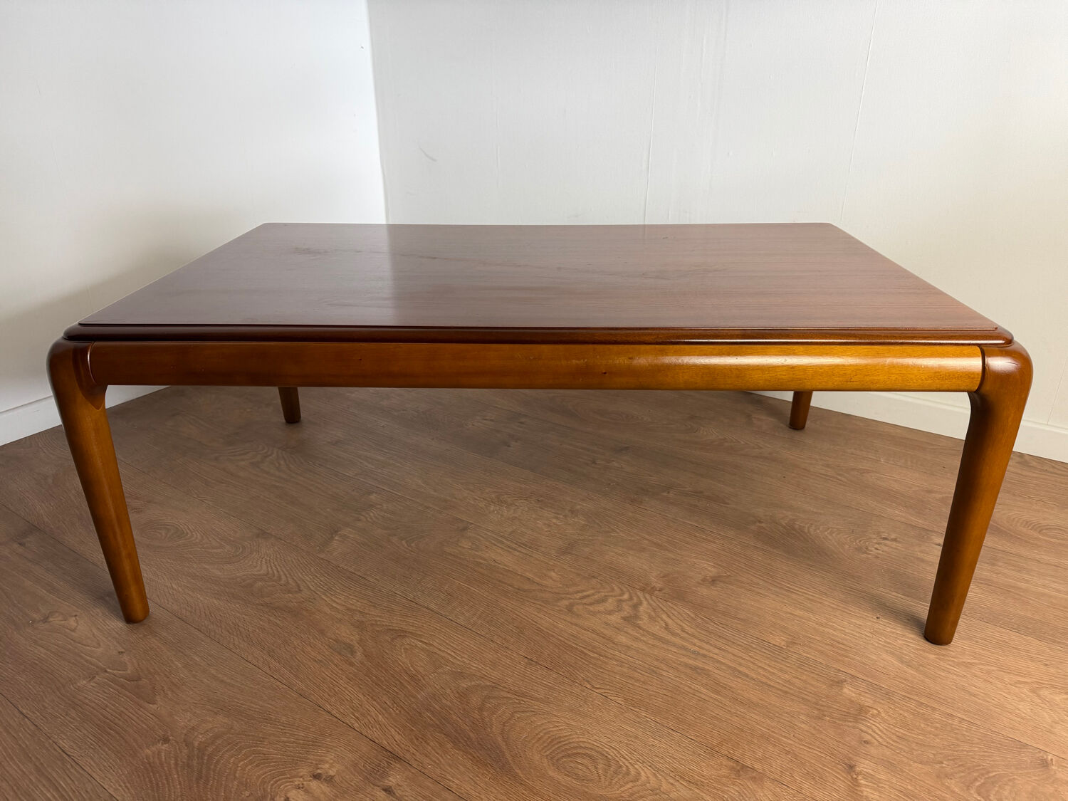 Vintage coffee table Johnart Design – organic lines