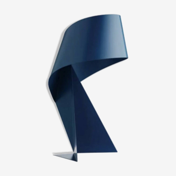 Lampe "Ribbon" bleue design Claire Norcross