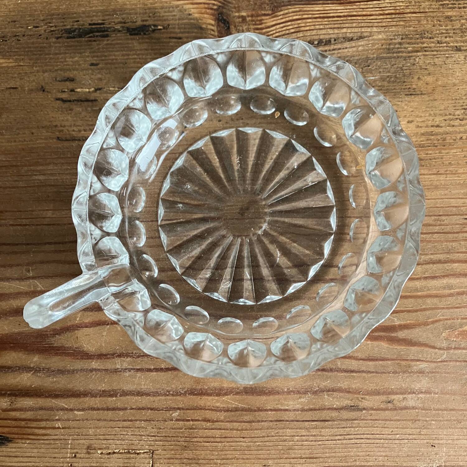 3 chiseled glass cups