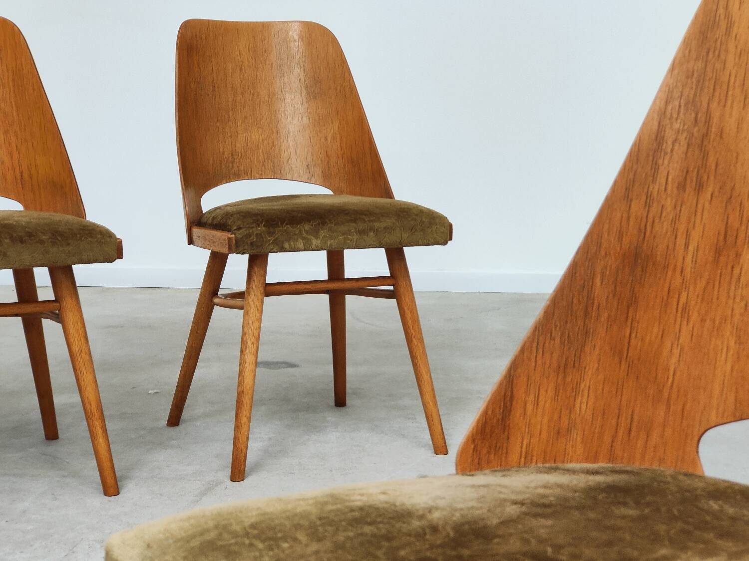 Set of 4 chairs model 514 by Radomir Hofman for Ton 1960