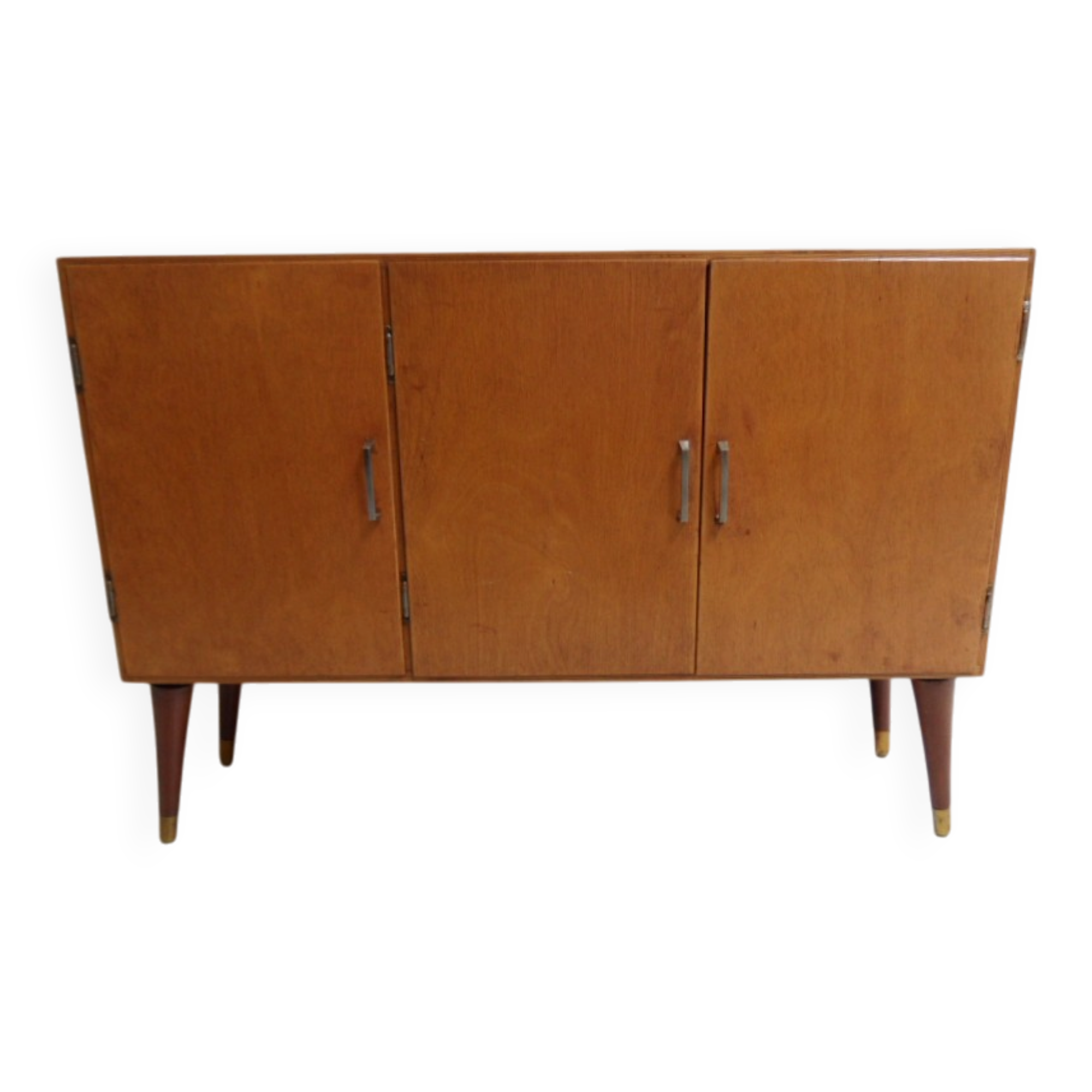 Buffet vintage avec 3 portes.