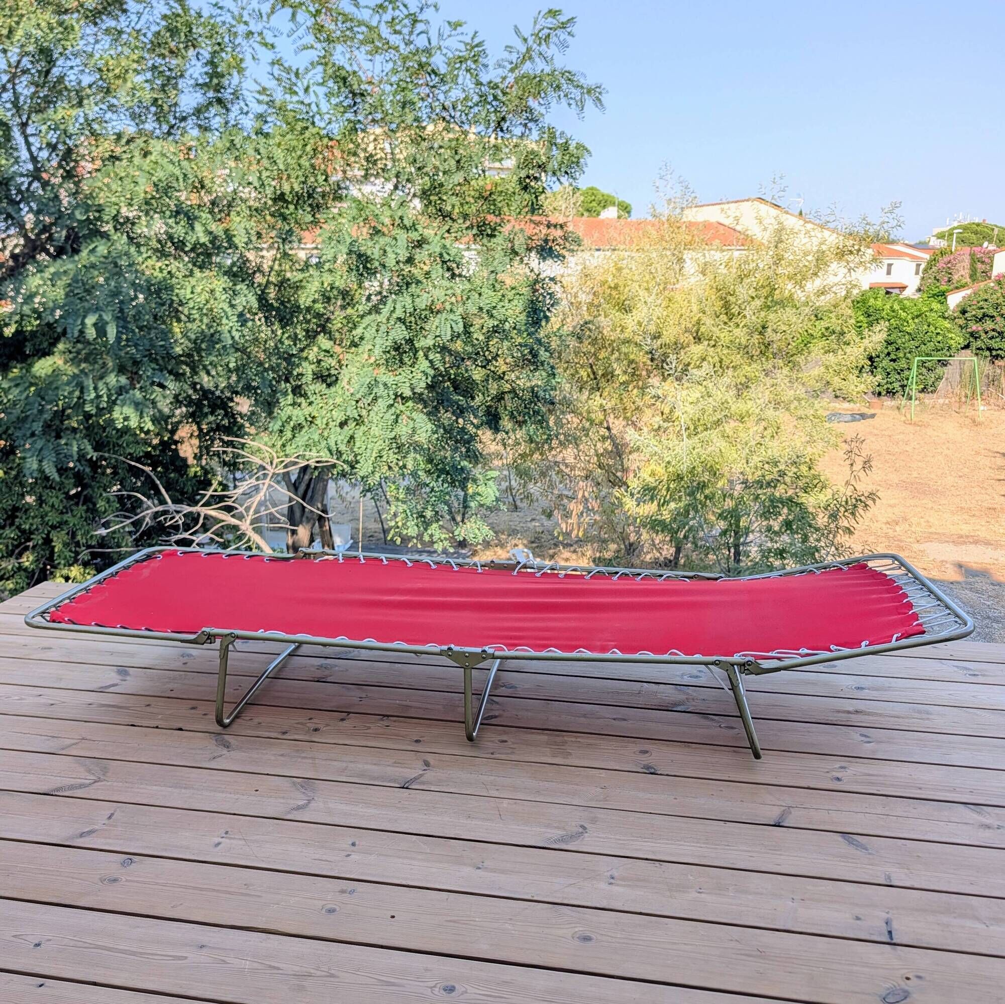 Metal and canvas camp bed