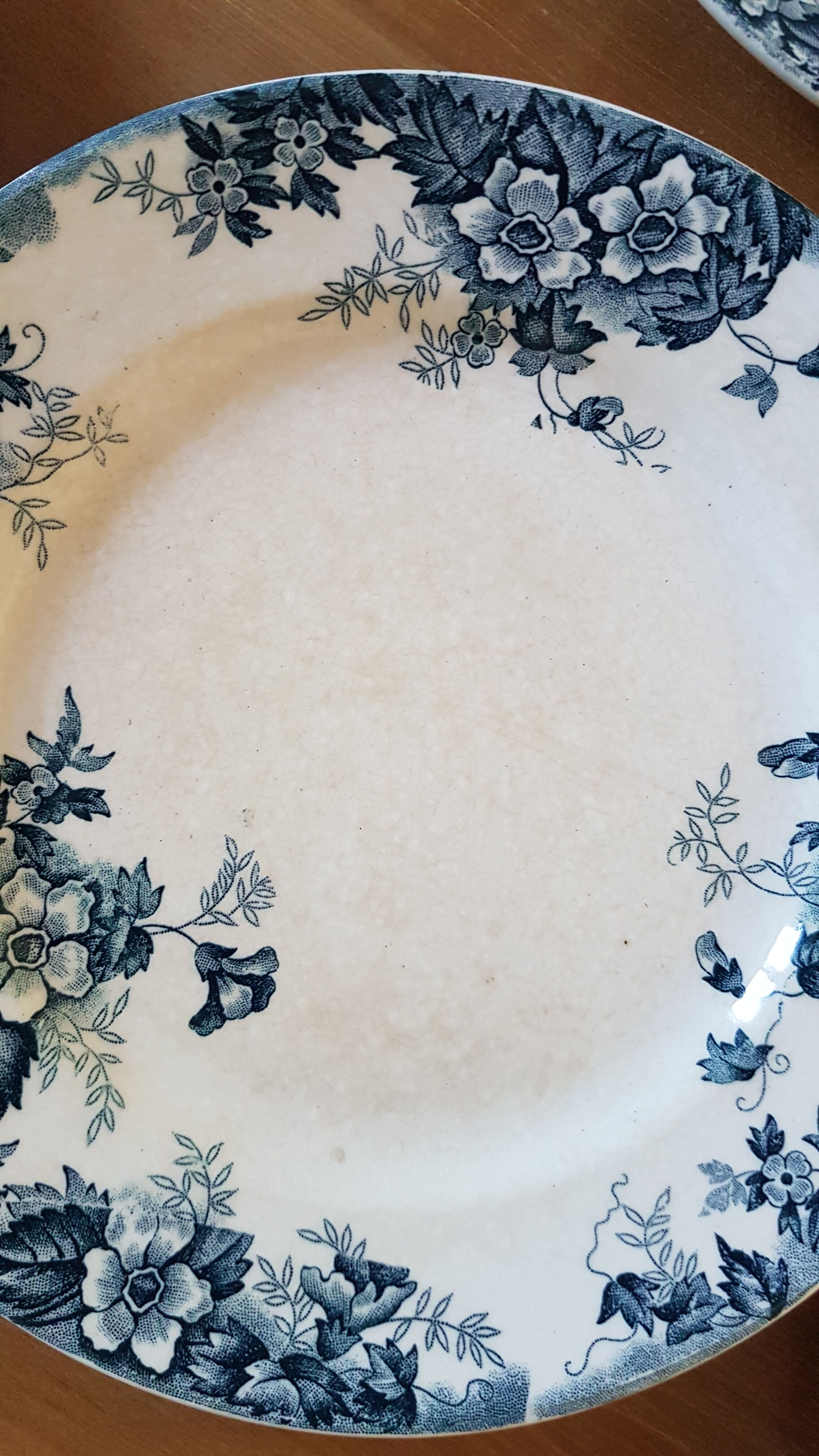 Set of 8 flat plates Saint Amand and Hamage