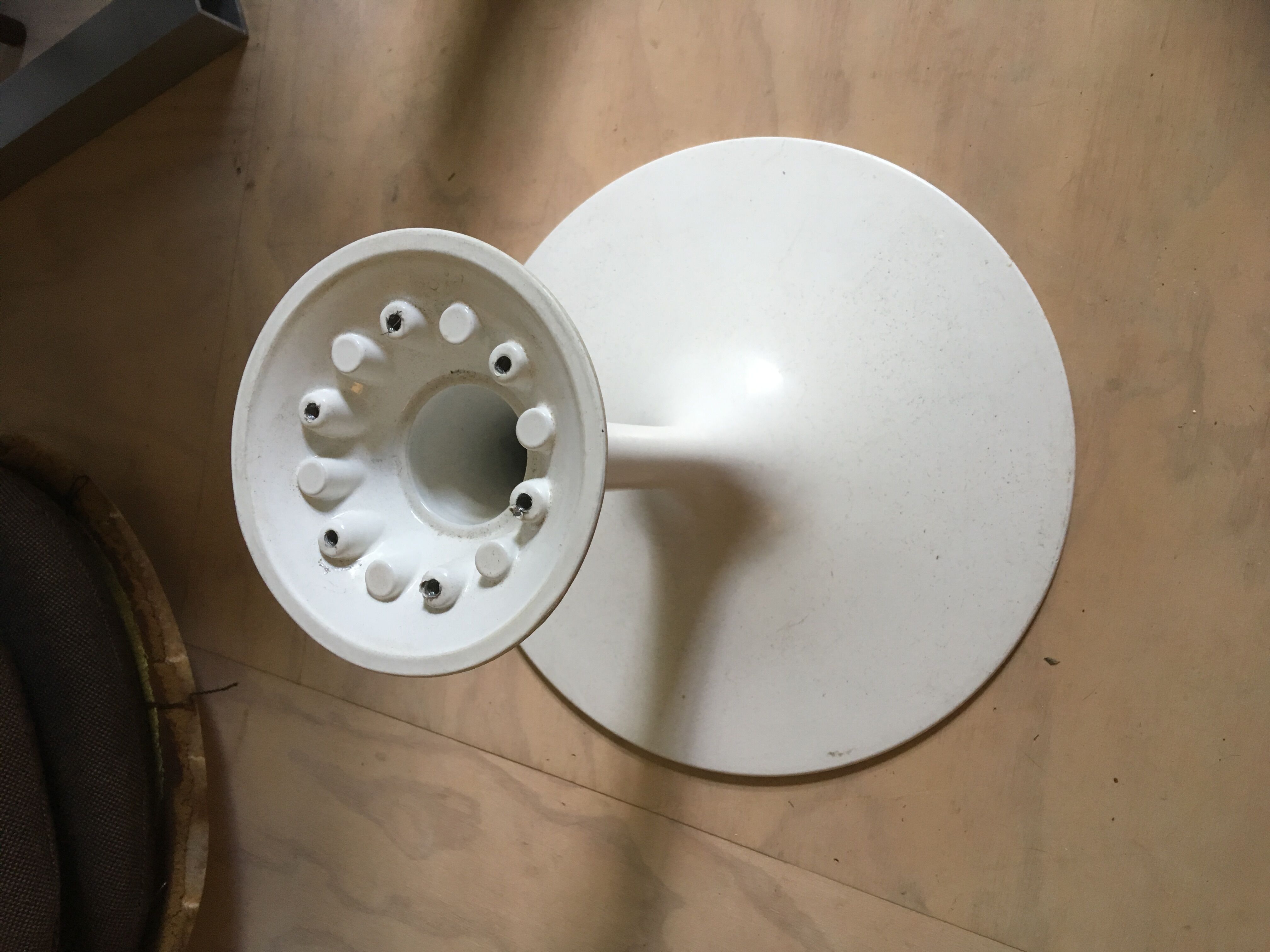 Eero Saarinen Tulip chair, produced by De Coene Courtrai