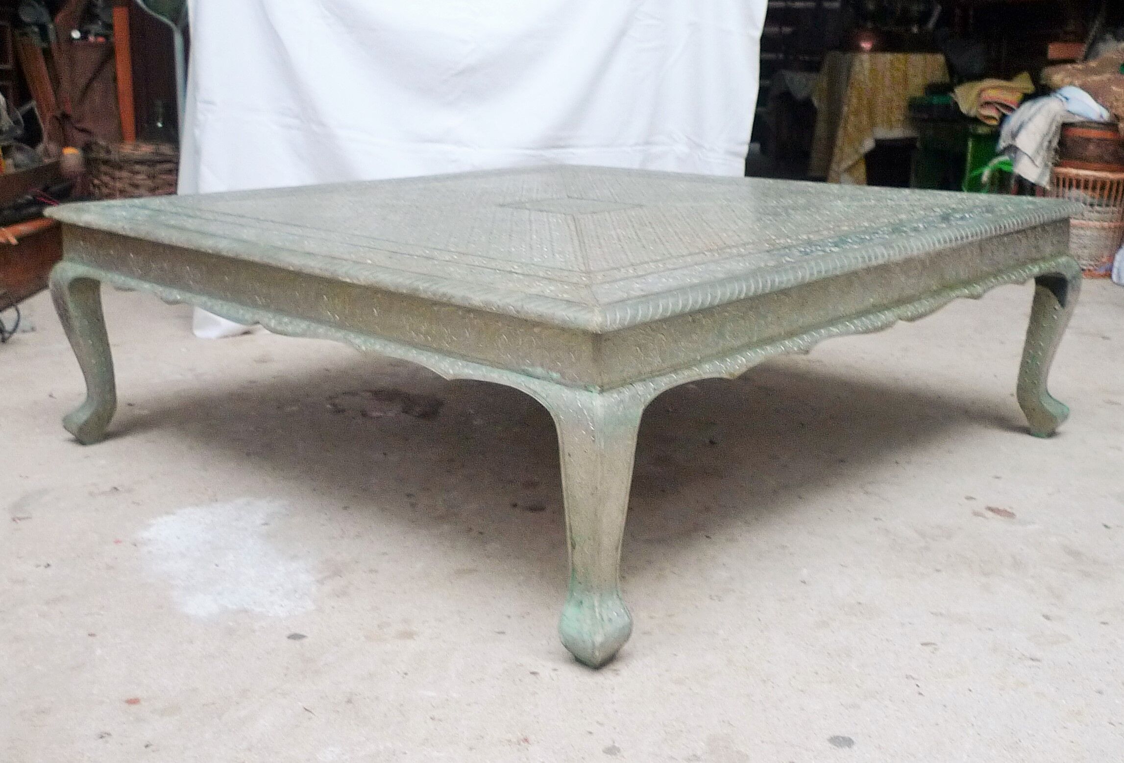 Coffee table India metal pushed back