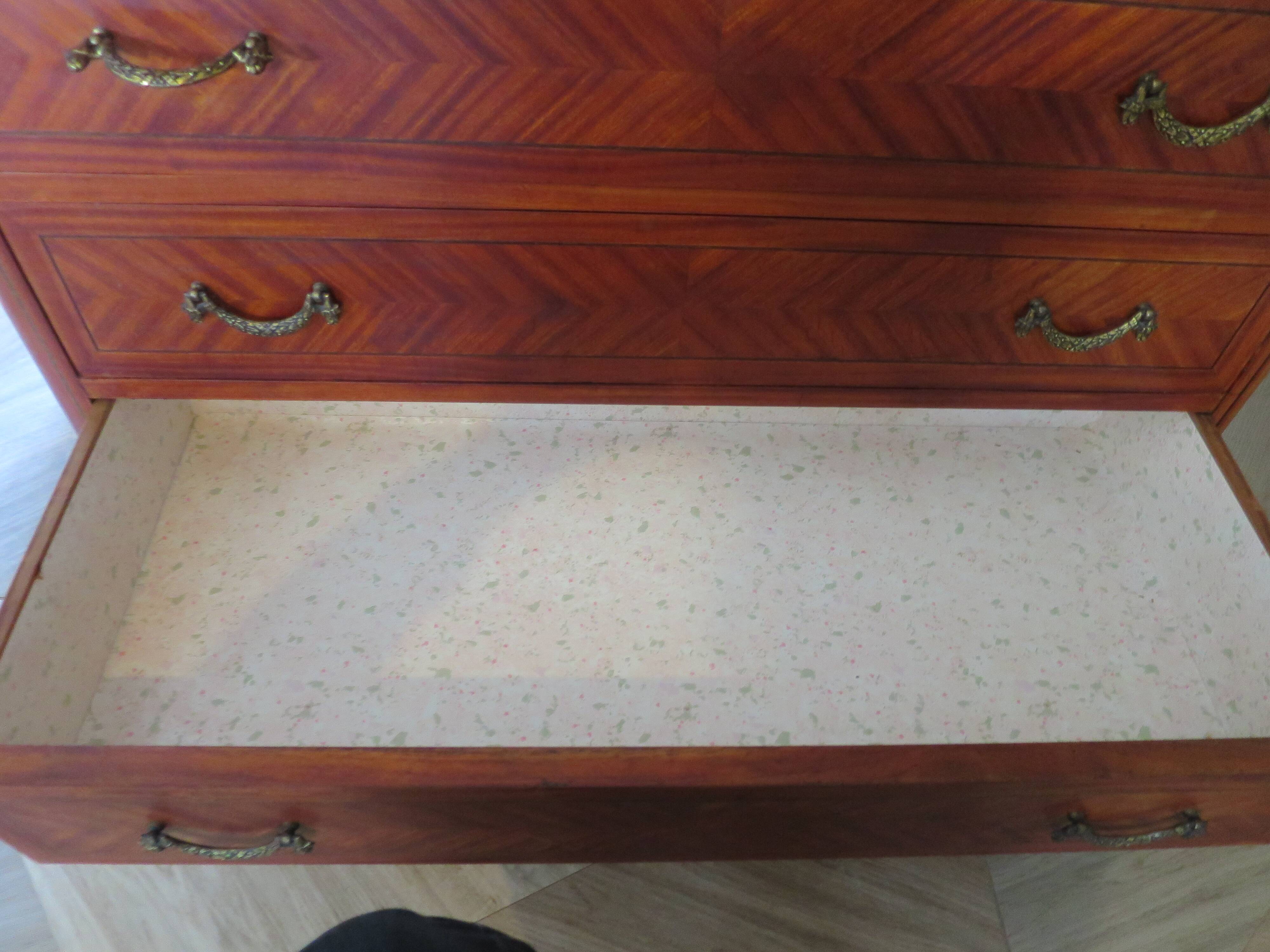 Louis XVI chest of drawers - Bronze - Butterfly wood veneer marquetry - 1930