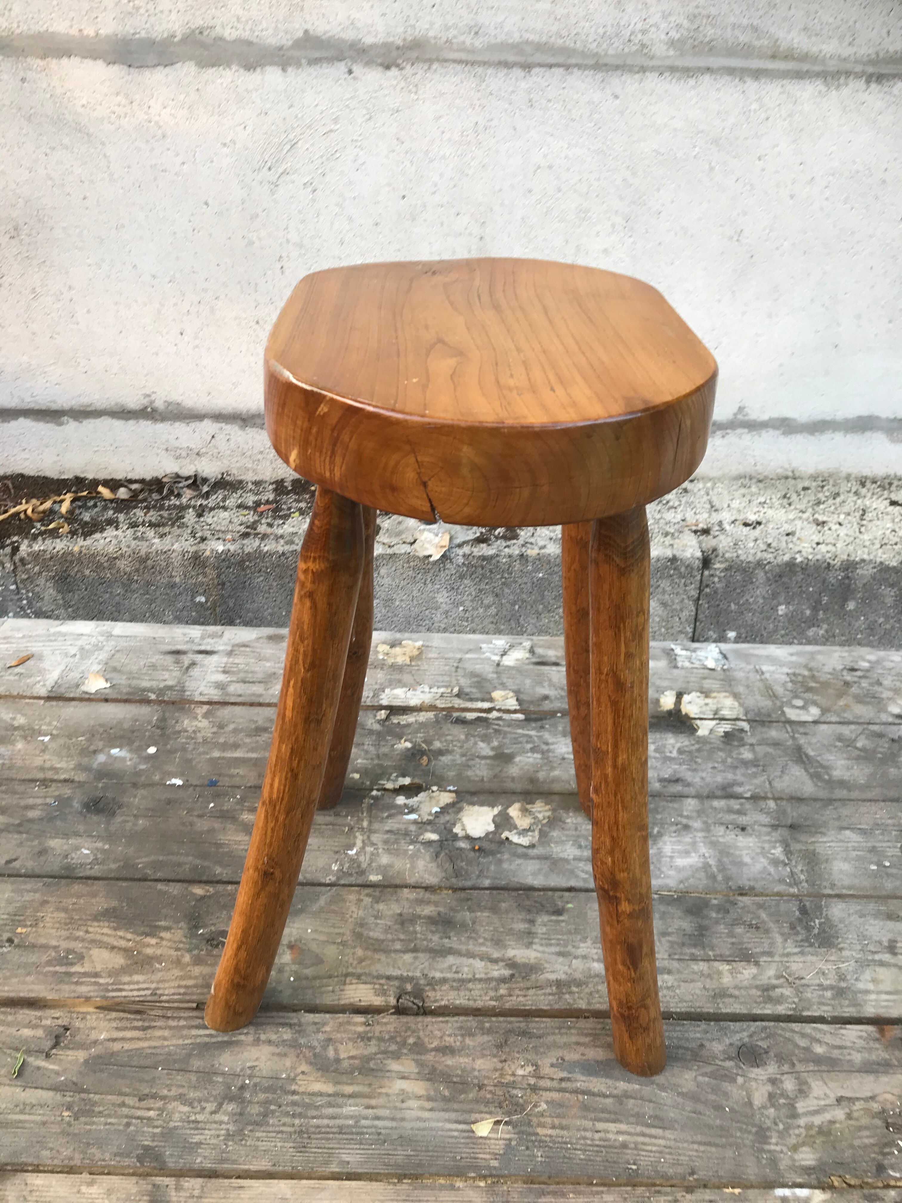 Former vintage raw wood milking tabouret