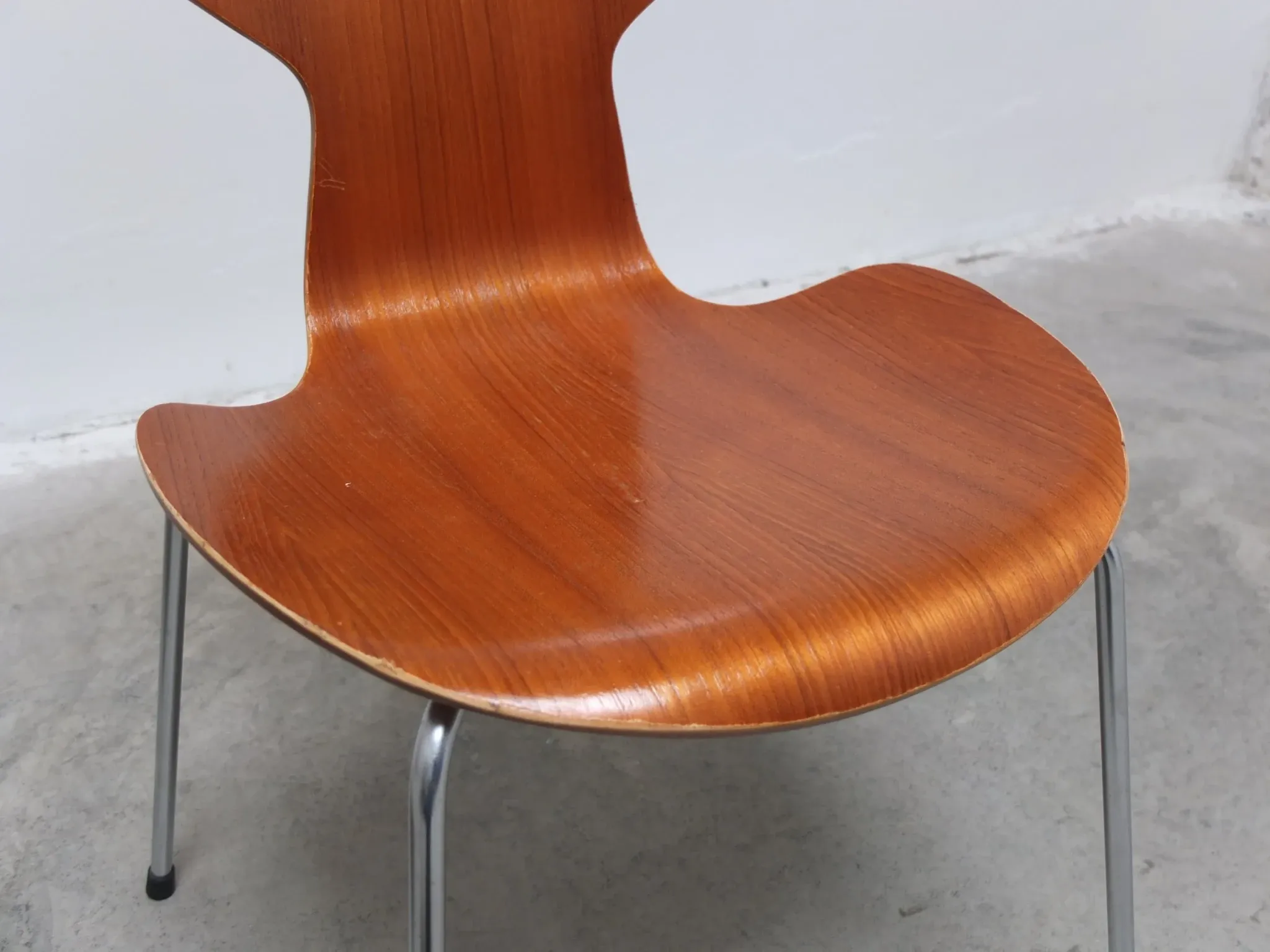 Early pair of 'Grand Prix' chairs by Arne Jacobsen for Fritz Hansen, 1957