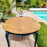 Round table with extensions