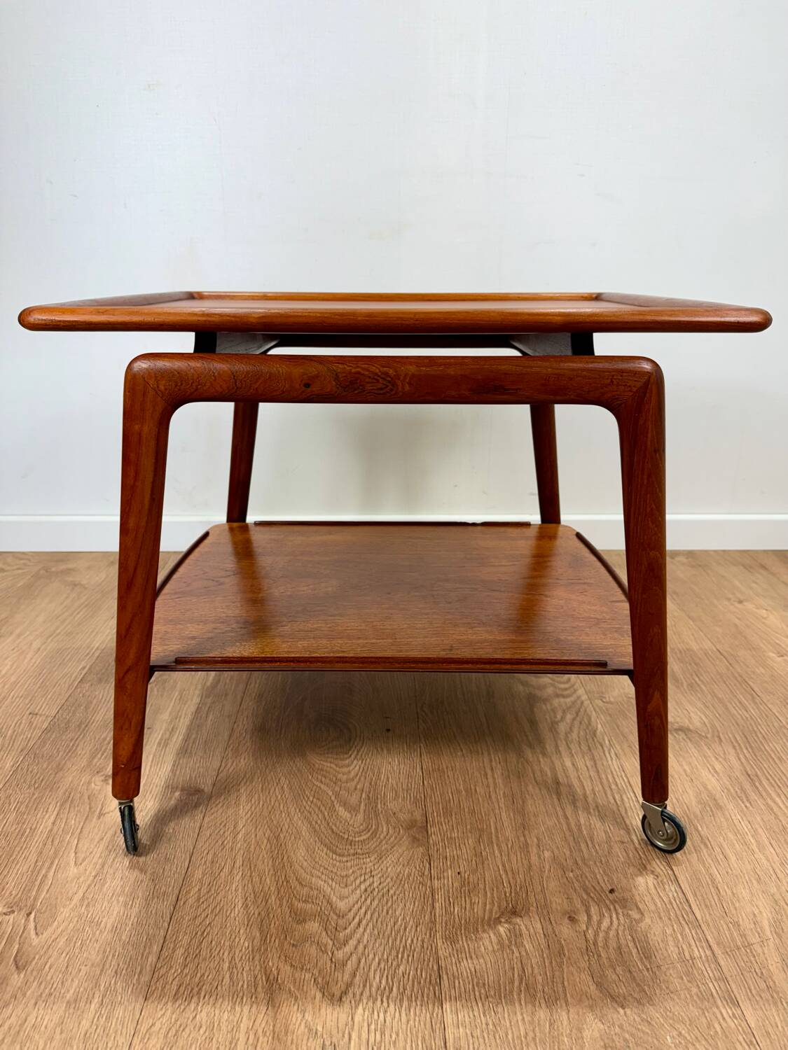 MK trolley by Arne Hovmand-Olsen