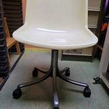 adjustable swivel office armchair