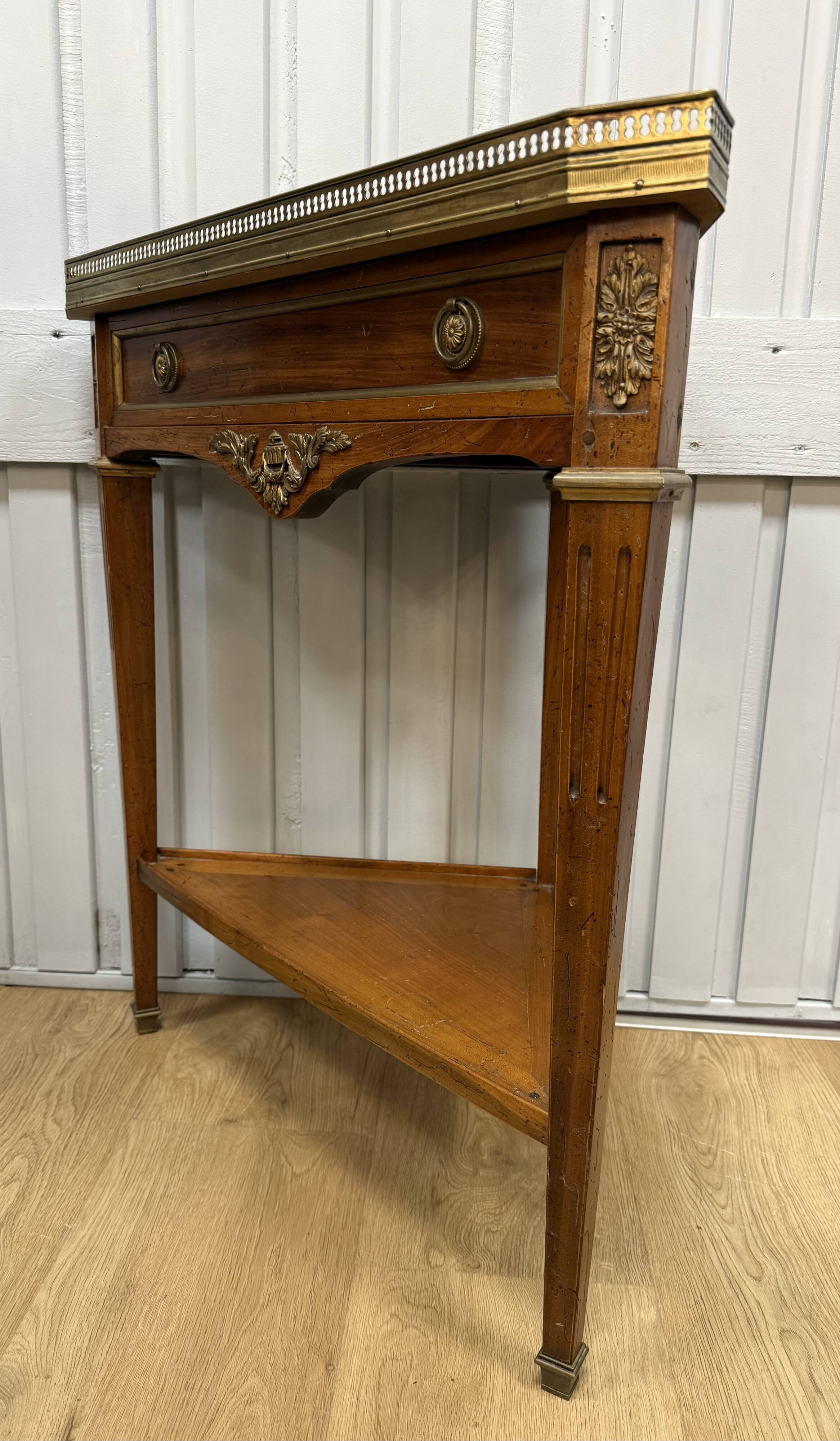 Corner shelf from Mailfert