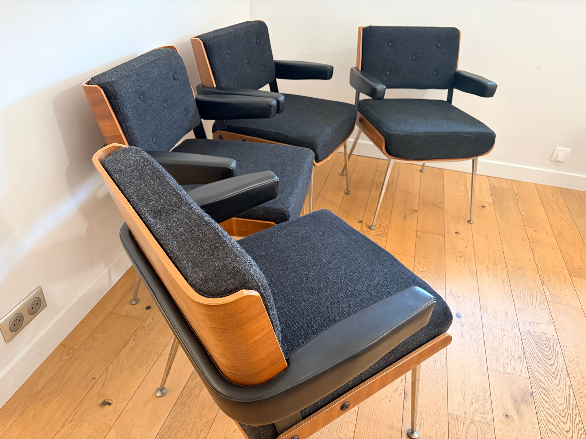 4 armchairs by Alain Richard from the 1970s.
