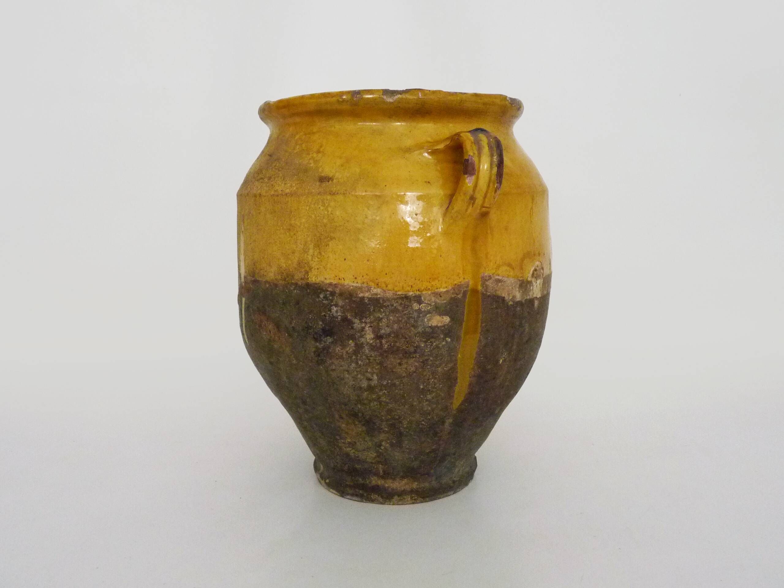 Magnificent glazed yellow confit pot, south-west of France. 19th century.