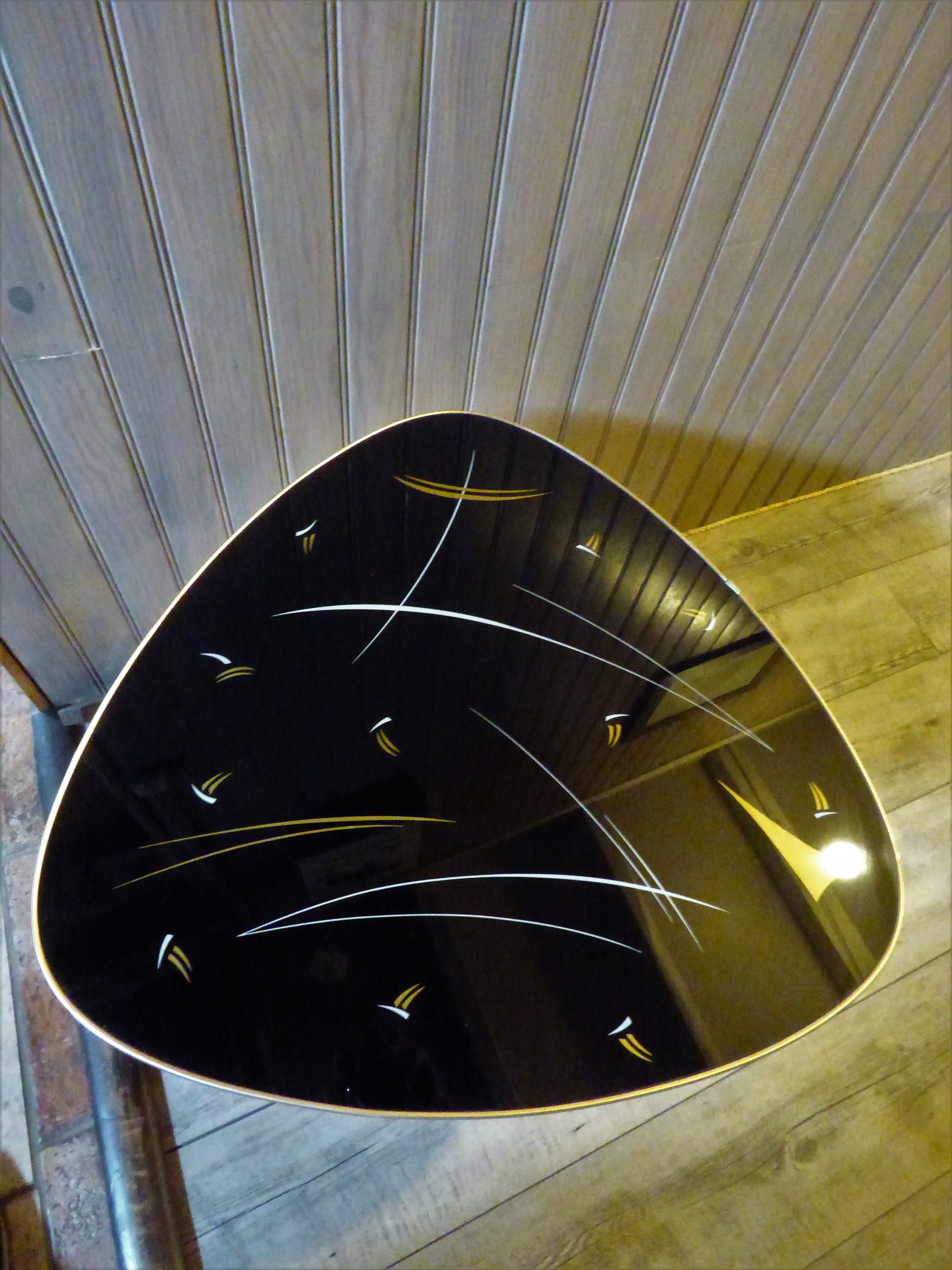 Table bois laqué tripode