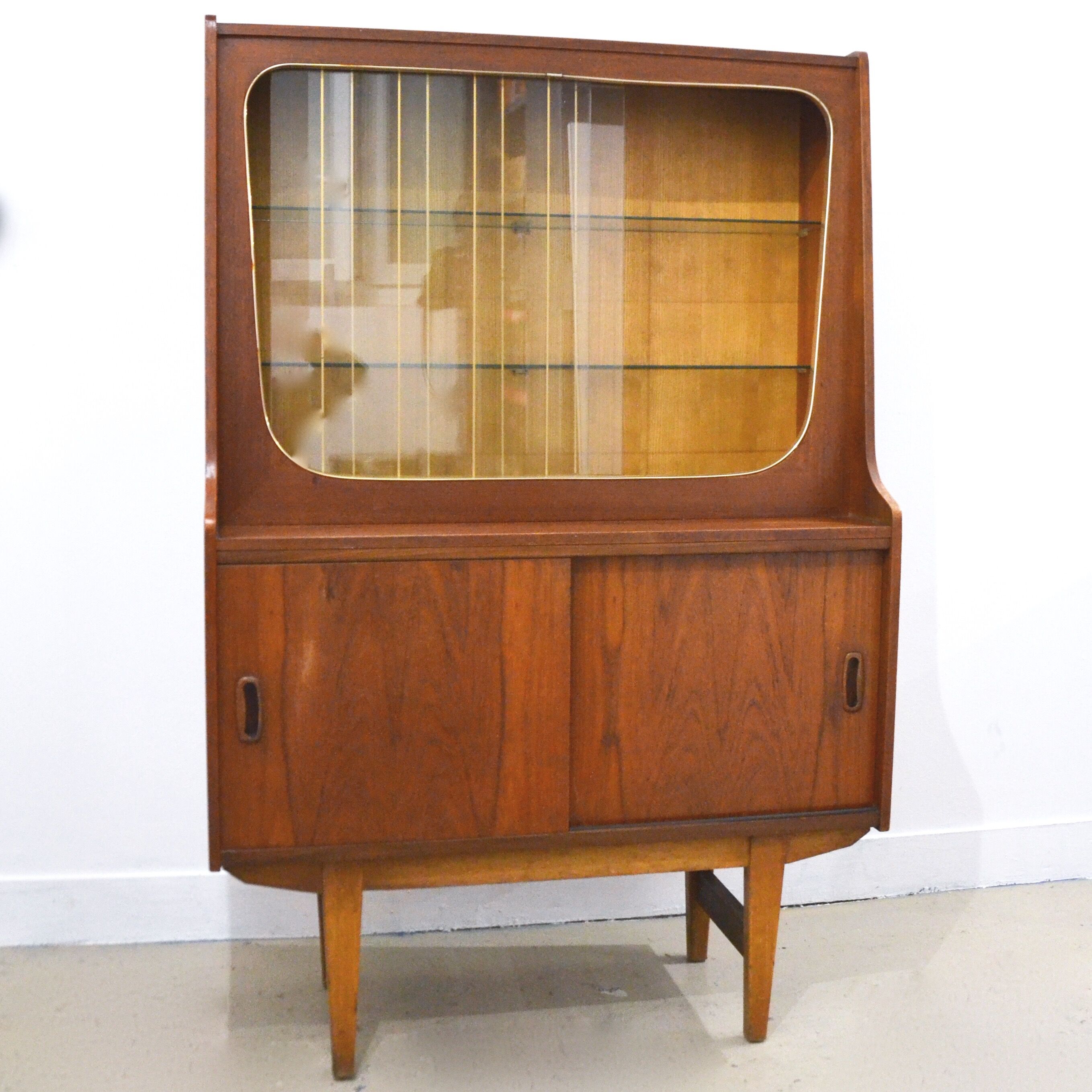 Library showcase teak