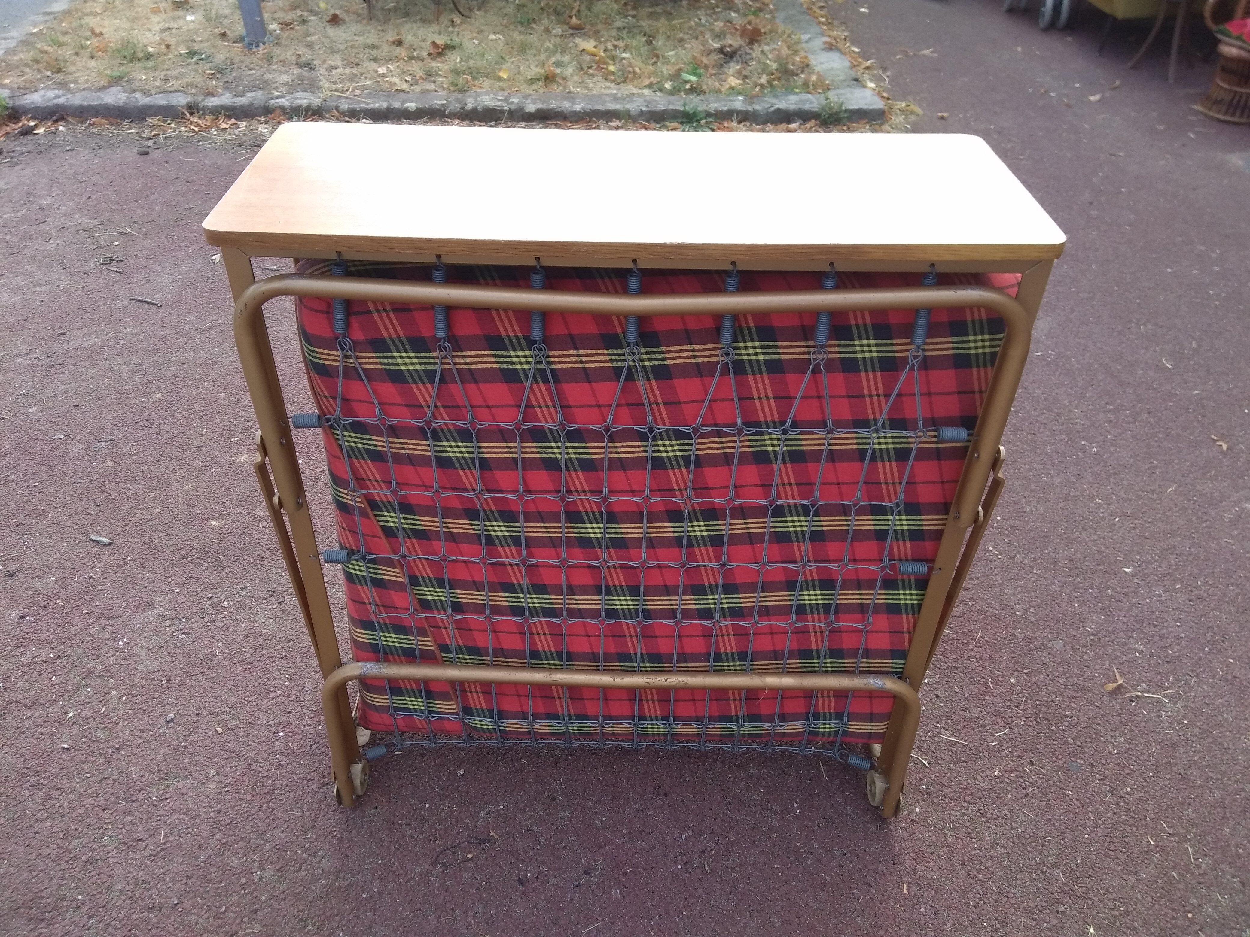 Folding bed
