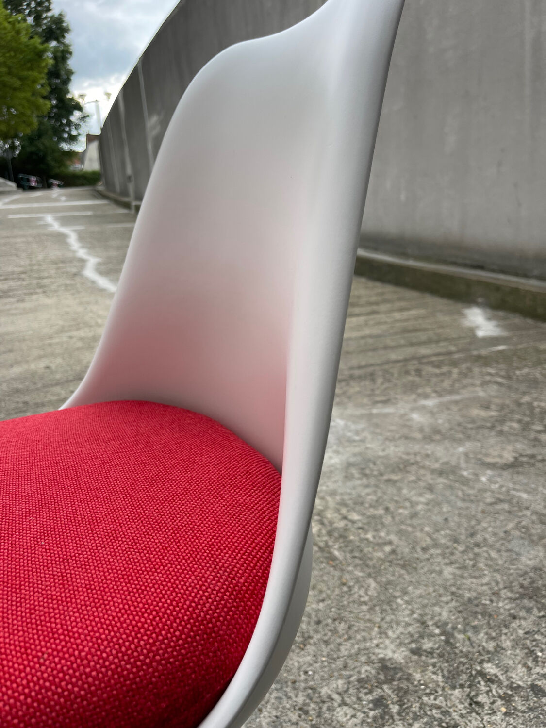 Pair of TULIP Eero Saarinen knoll international chairs