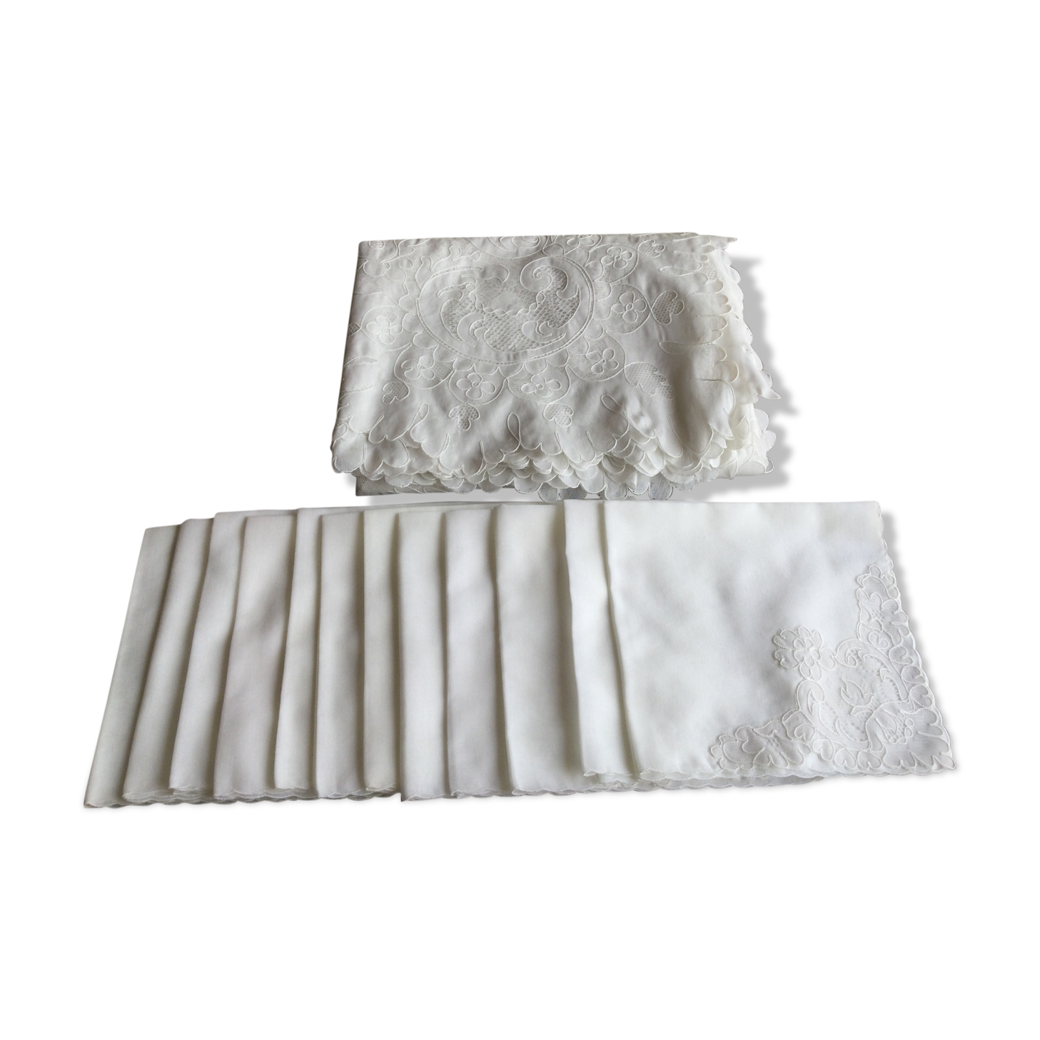 Dognin lace tablecloth and its 12 matching towels