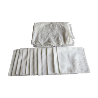 Dognin lace tablecloth and its 12 matching towels