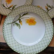 4 assiettes en porcelaine vintages