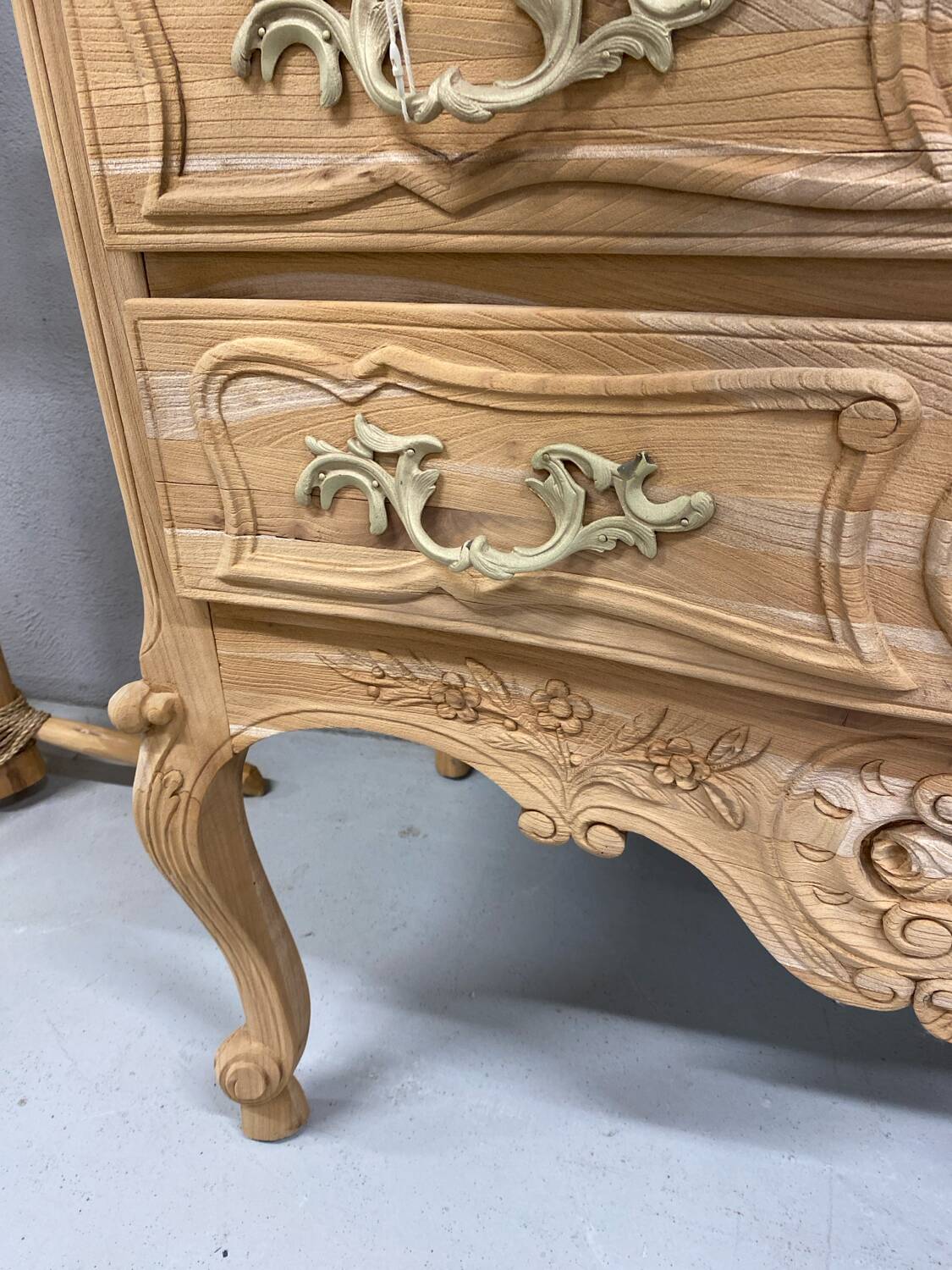 Louis chest of drawers in raw wood with two drawers