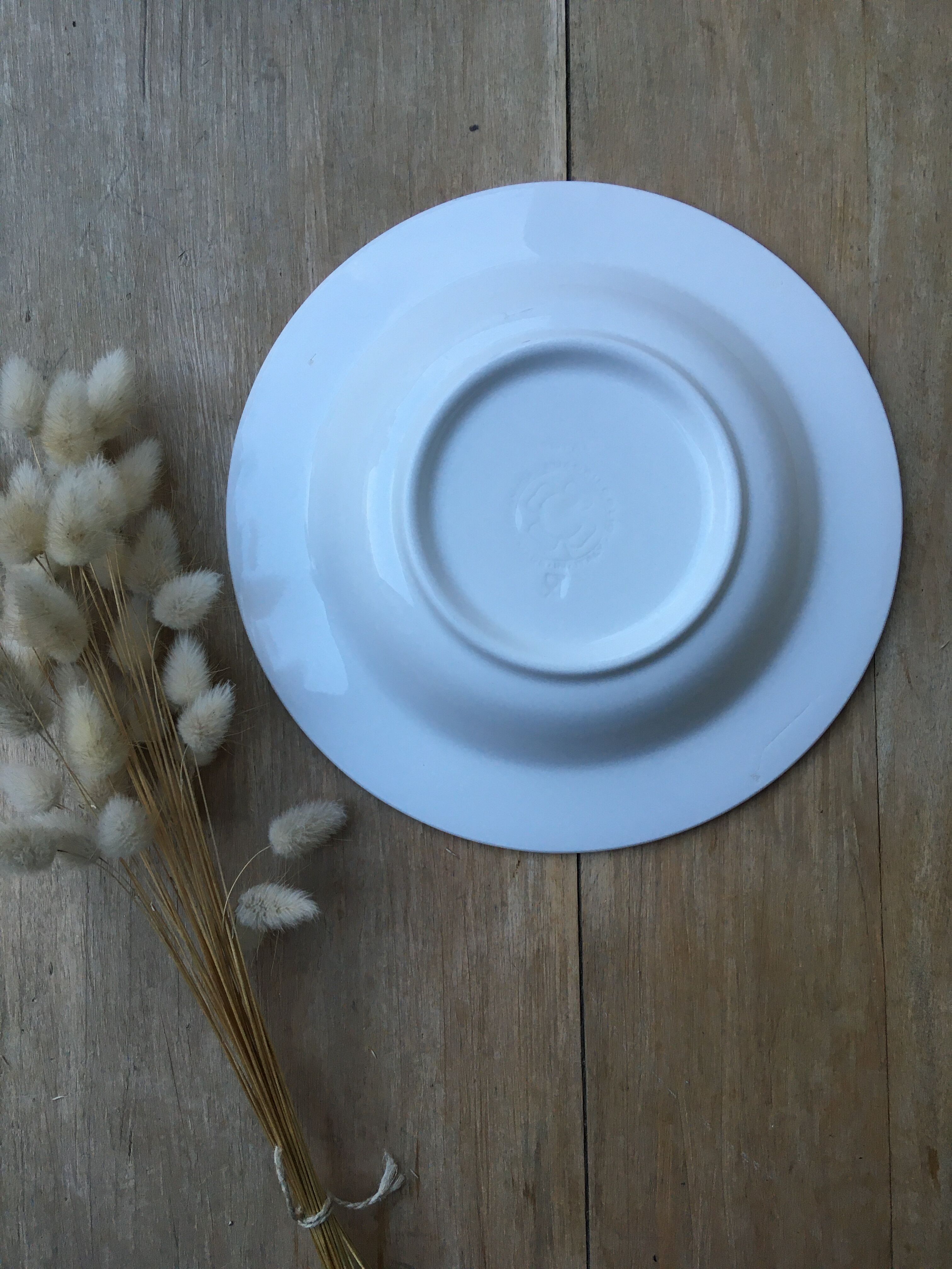 Hollow plates with blue trim Quadrifoglio