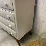 Dresser with compass feet