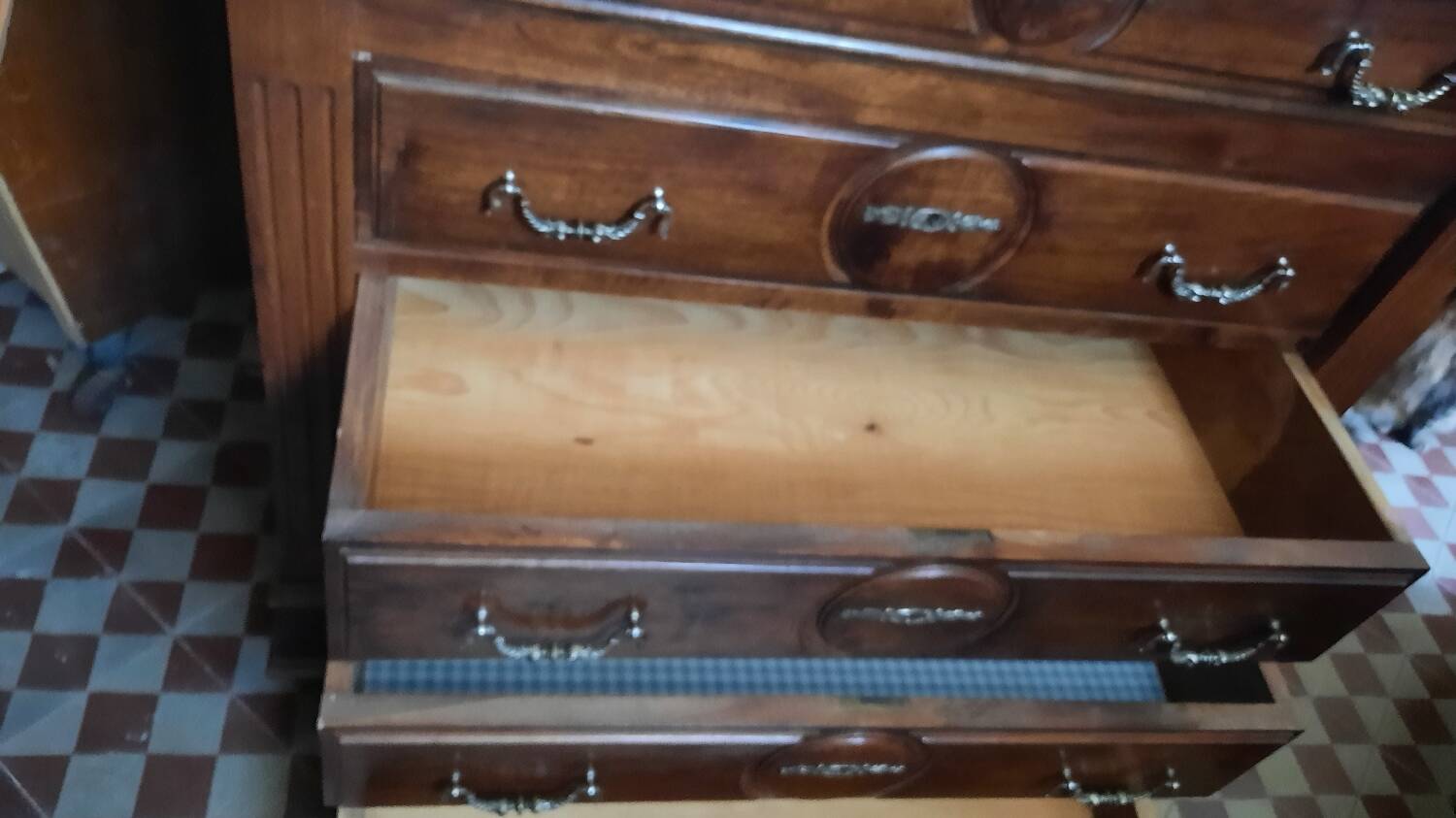 Dressing table chest of drawers