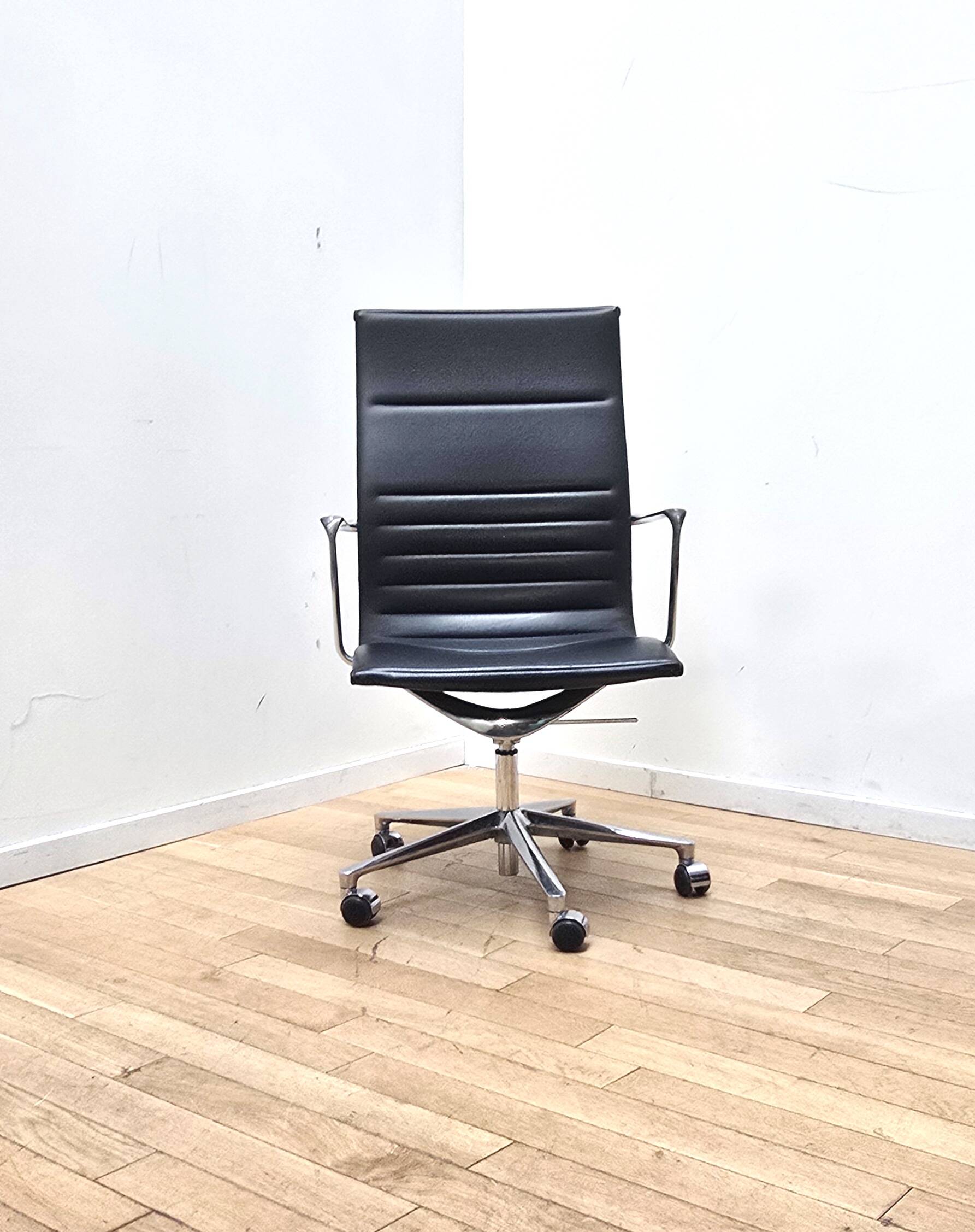 Una Chair Management executive chair, ICF