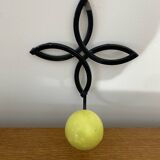 Ancienne Patère Mural Fer Forgé Noir + Boule Plastique Jaune 70’s Vintage