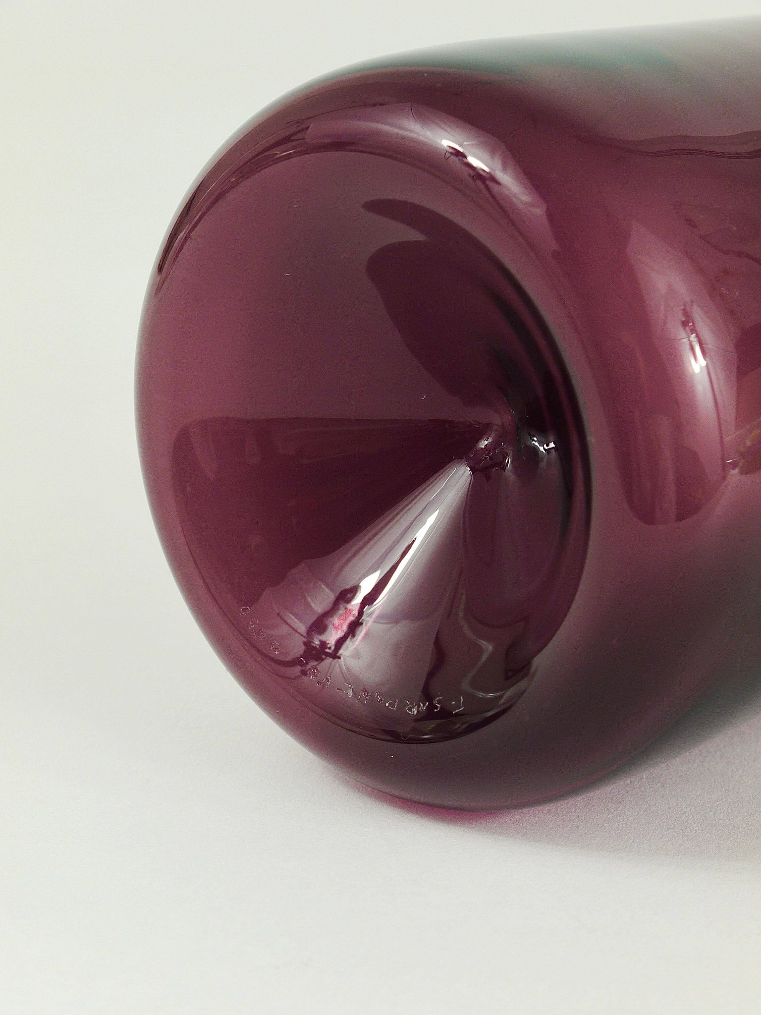 Glass vase signed Purple Timo Sarpaneva Pullo Bird Bottle, Iittala, Finland.