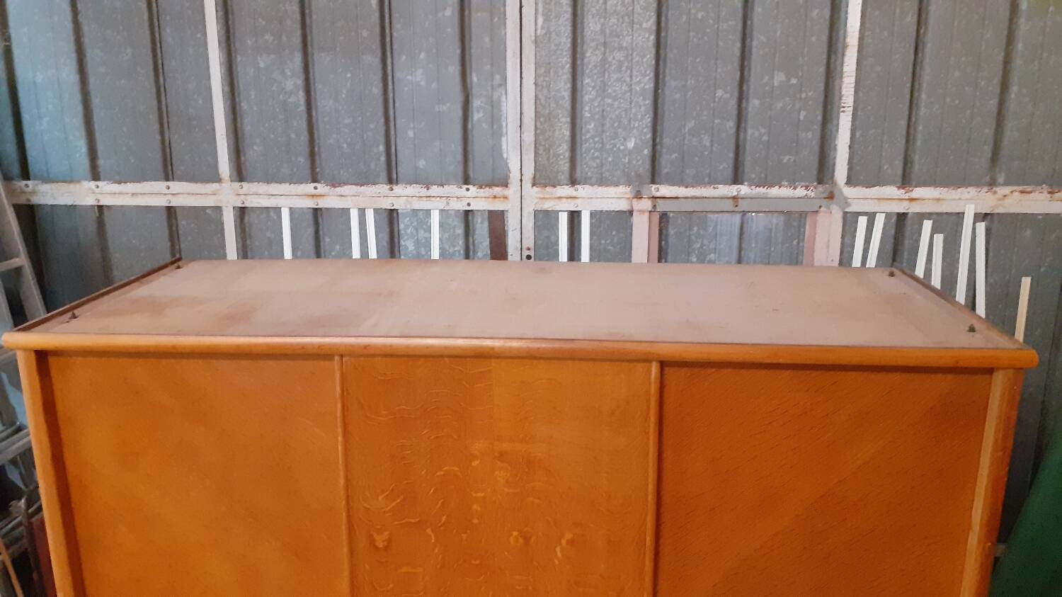 Compass feet cabinet